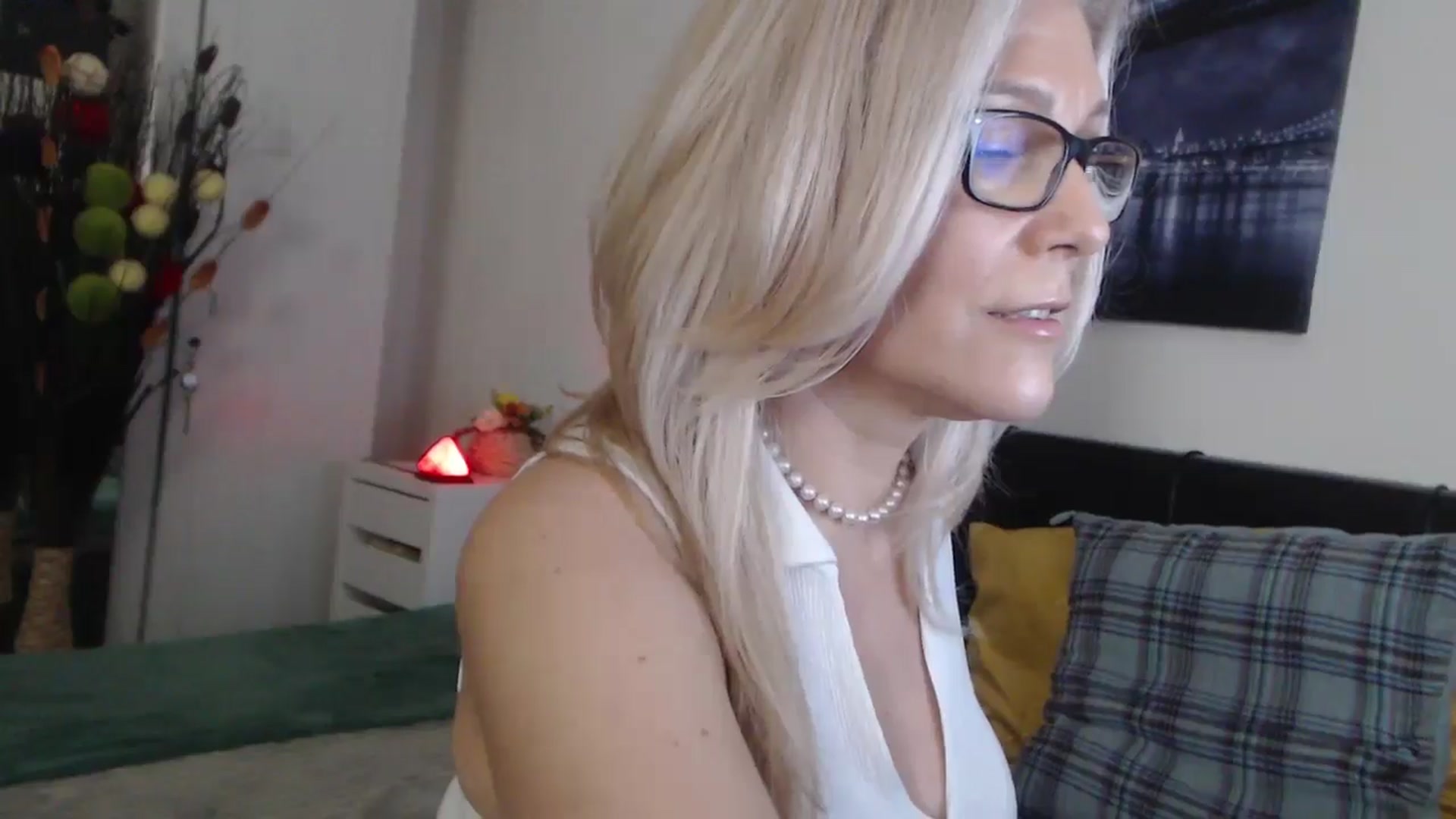 Gallery image thumbnail from Reeya71's myfreecams stream on, 03/27/2025, 07:14 image 11 of 20