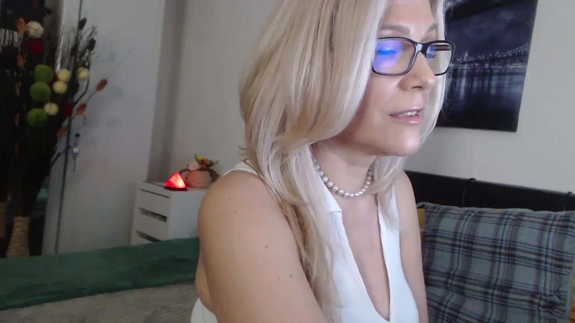 Gallery image thumbnail from Reeya71's myfreecams stream on, 03/27/2025, 07:14 image 7 of 20