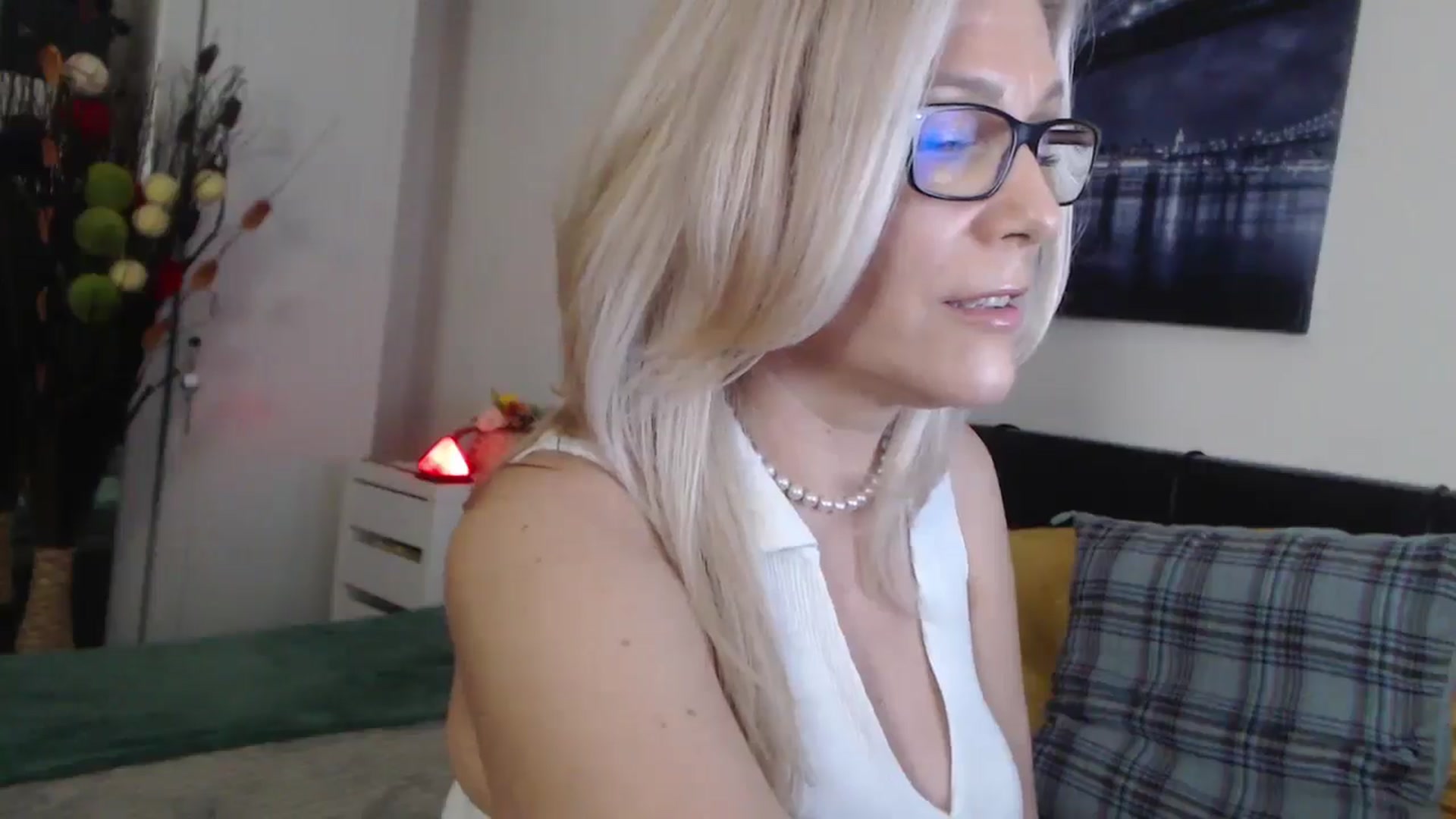Gallery image thumbnail from Reeya71's myfreecams stream on, 03/27/2025, 07:14 image 15 of 20