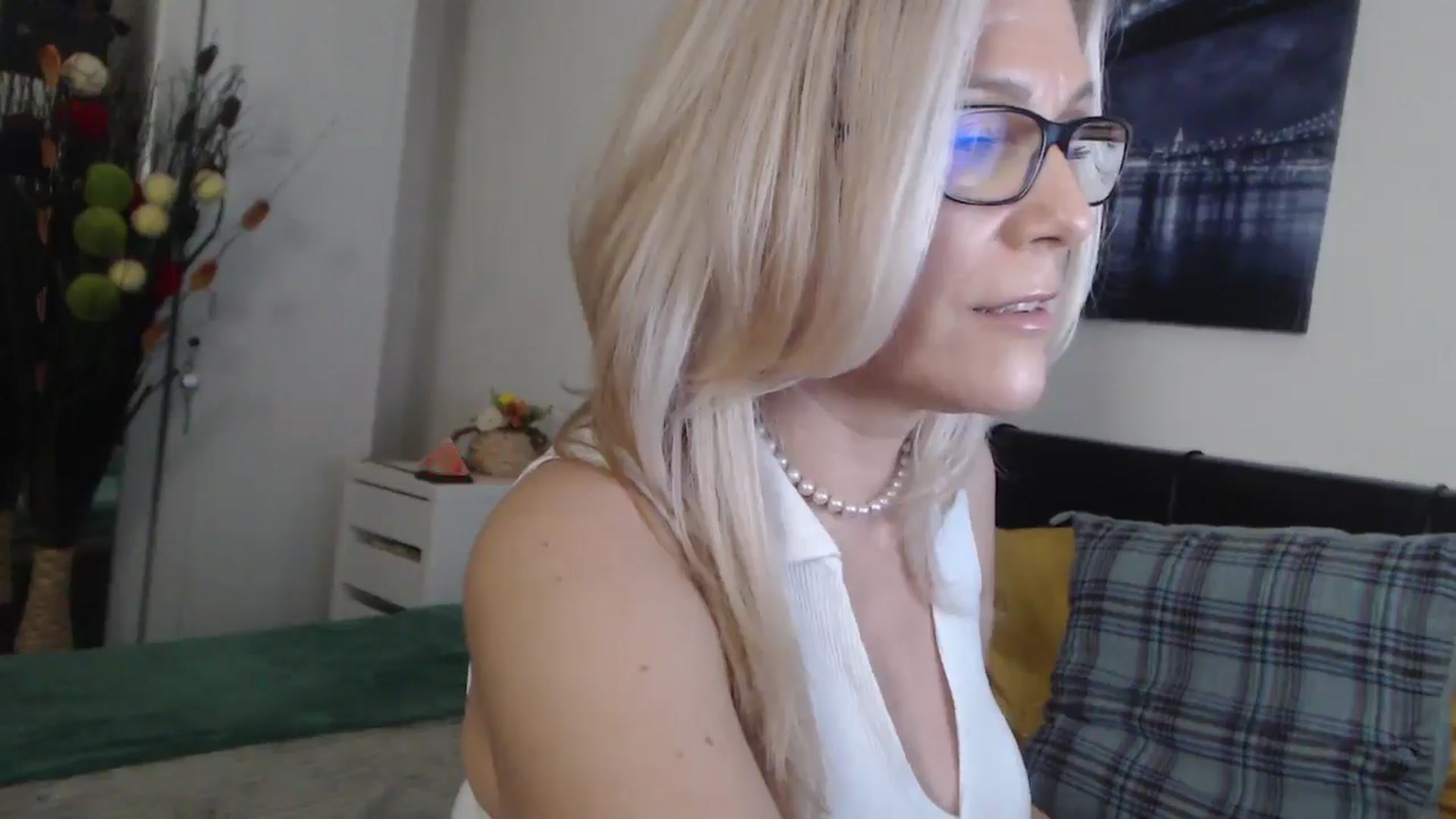 Gallery image thumbnail from Reeya71's myfreecams stream on, 03/27/2025, 07:14 image 10 of 20