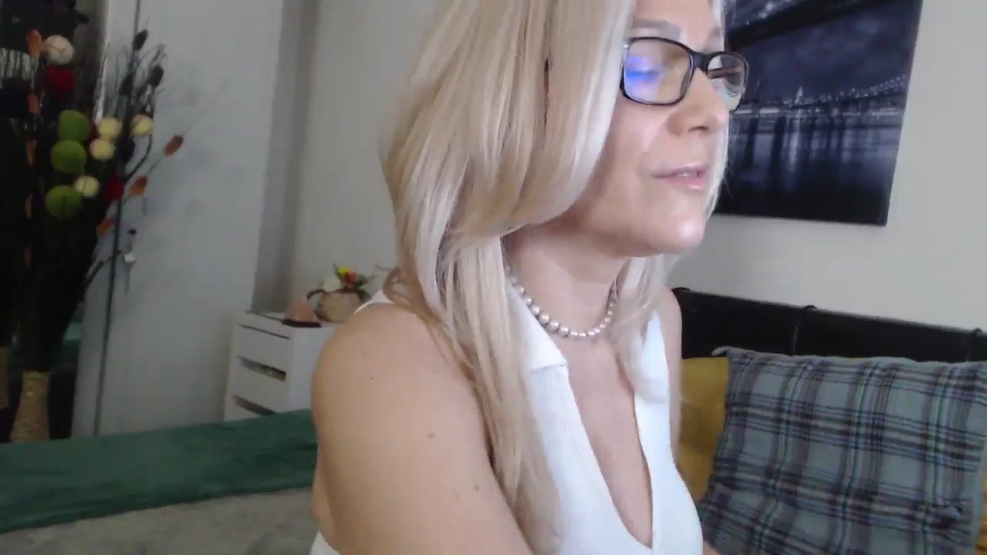 Gallery image thumbnail from Reeya71's myfreecams stream on, 03/27/2025, 07:14 image 8 of 20