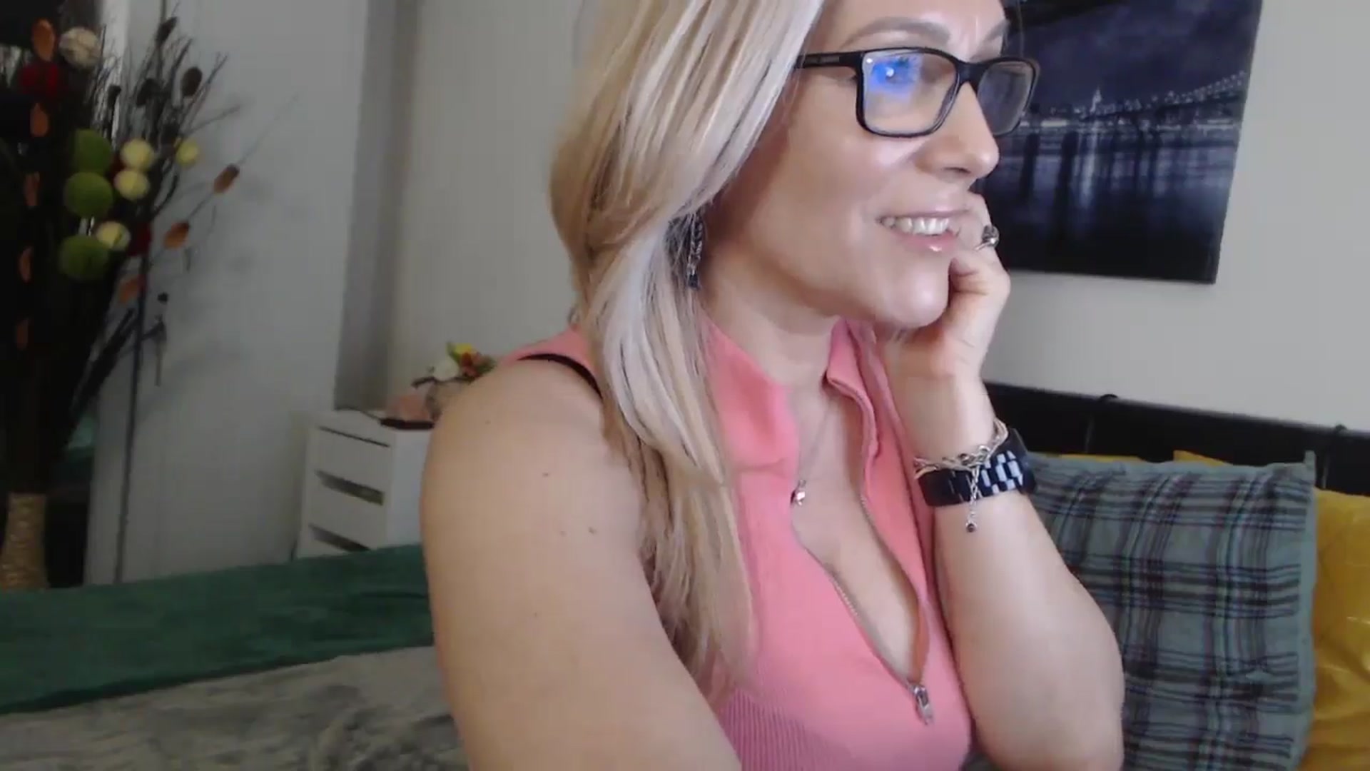 Gallery image thumbnail from Reeya71's myfreecams stream on, 03/29/2025, 10:43 image 2 of 20