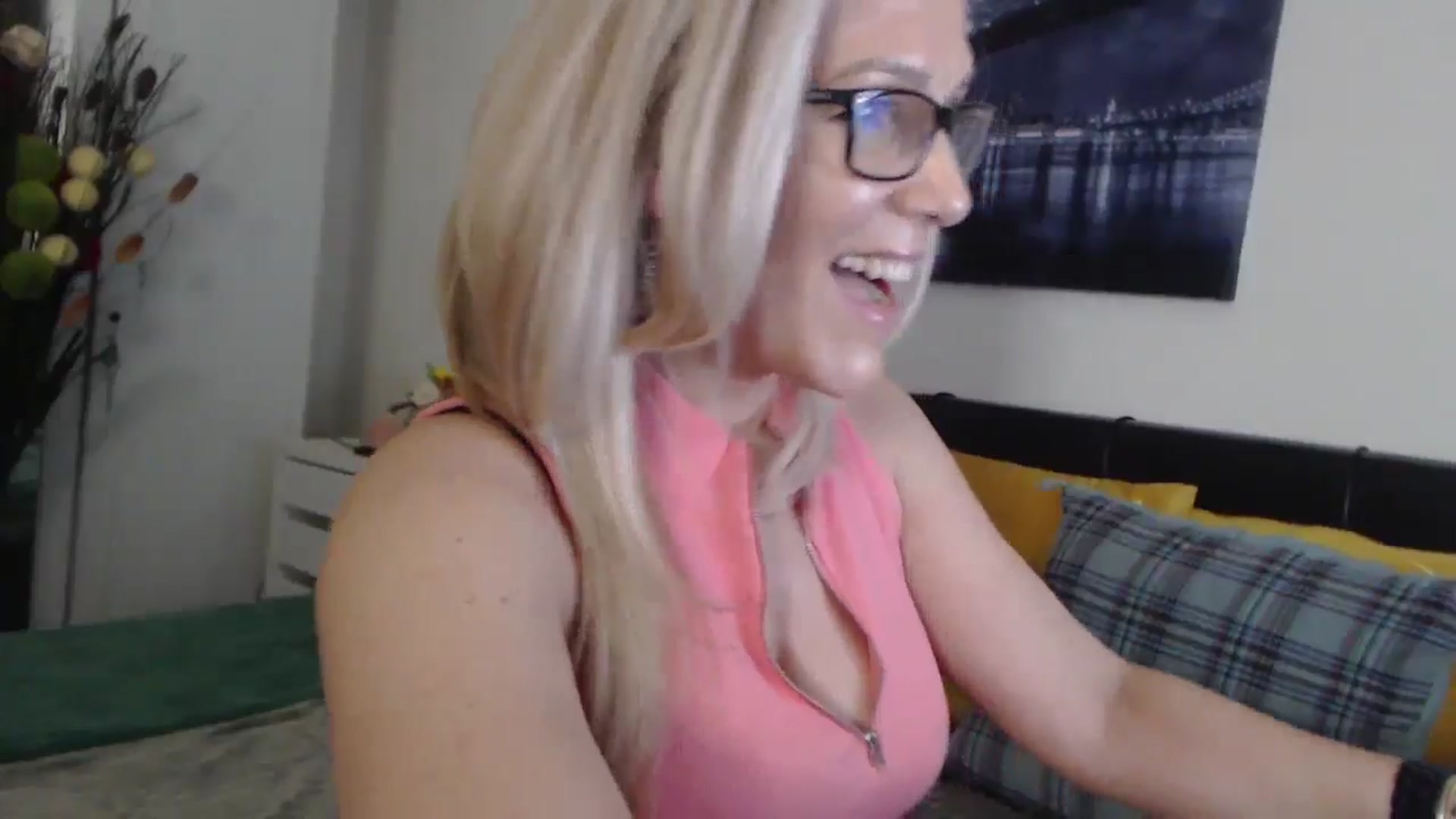 Gallery image thumbnail from Reeya71's myfreecams stream on, 03/29/2025, 11:29 image 11 of 20