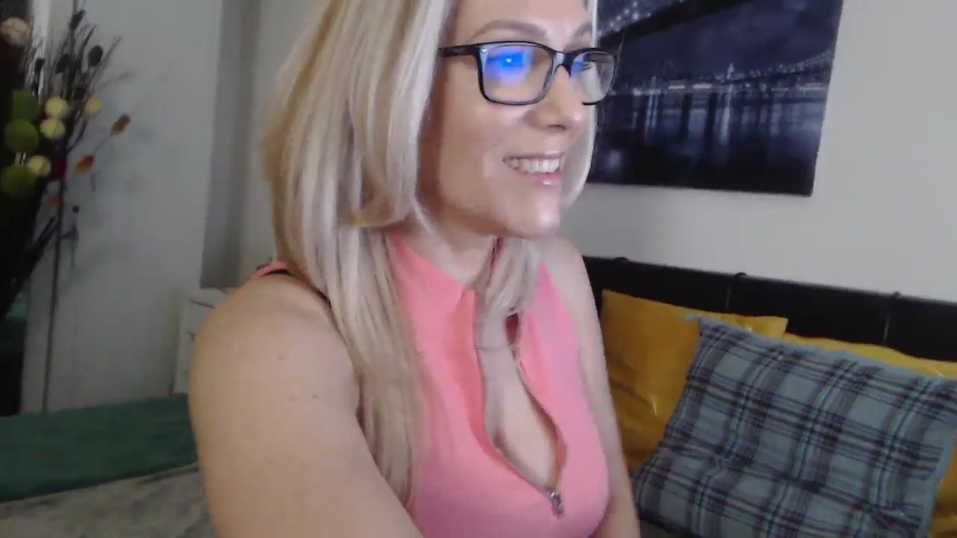 Gallery image thumbnail from Reeya71's myfreecams stream on, 03/29/2025, 11:29 image 10 of 20