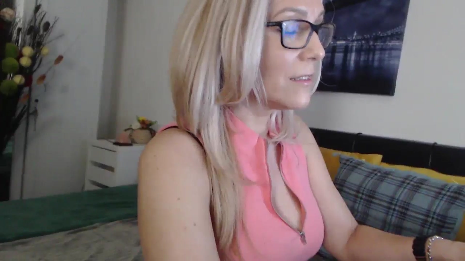 Gallery image thumbnail from Reeya71's myfreecams stream on, 03/29/2025, 11:29 image 4 of 20