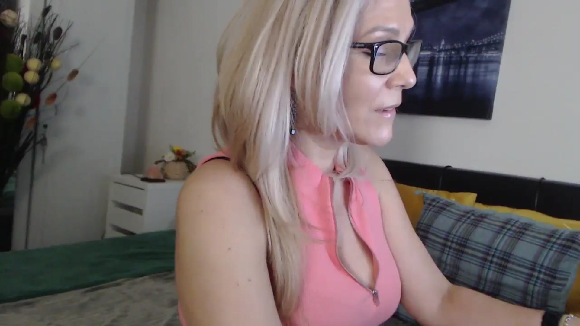Gallery image thumbnail from Reeya71's myfreecams stream on, 03/29/2025, 11:29 image 5 of 20