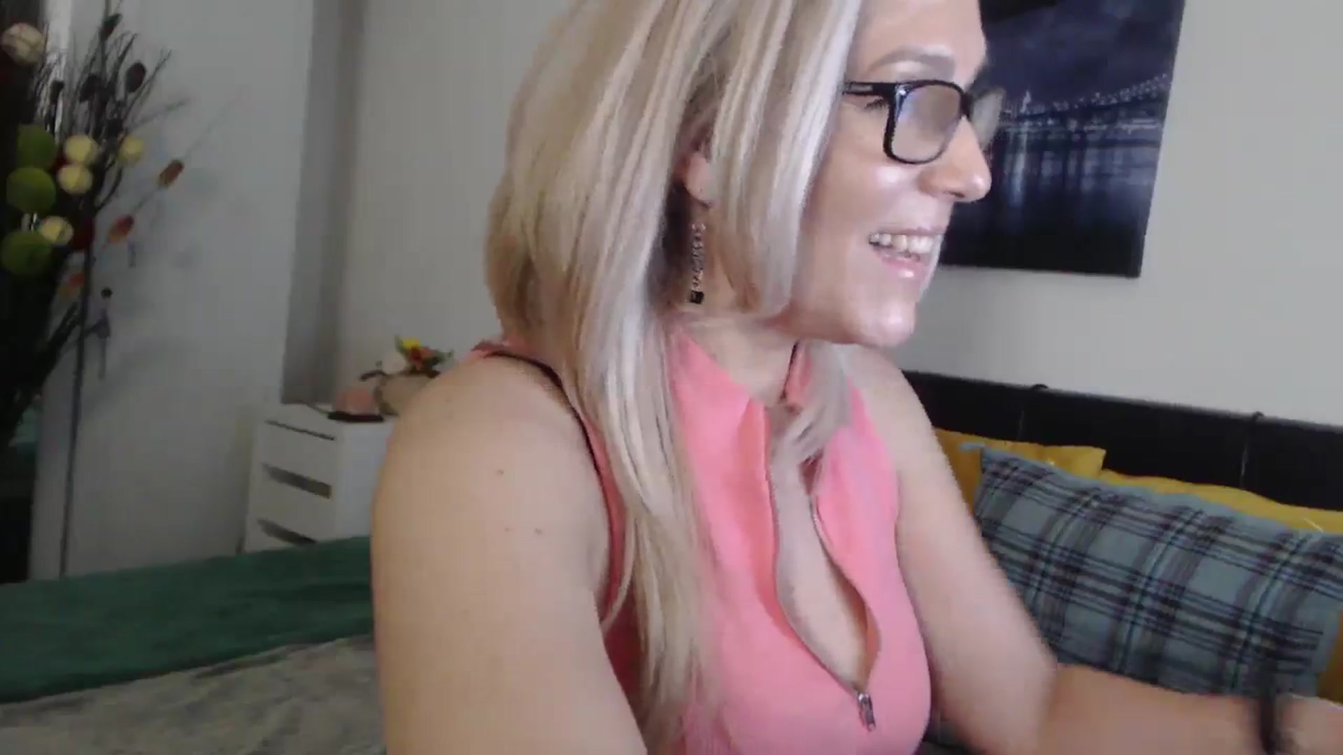 Gallery image thumbnail from Reeya71's myfreecams stream on, 03/29/2025, 11:29 image 13 of 20