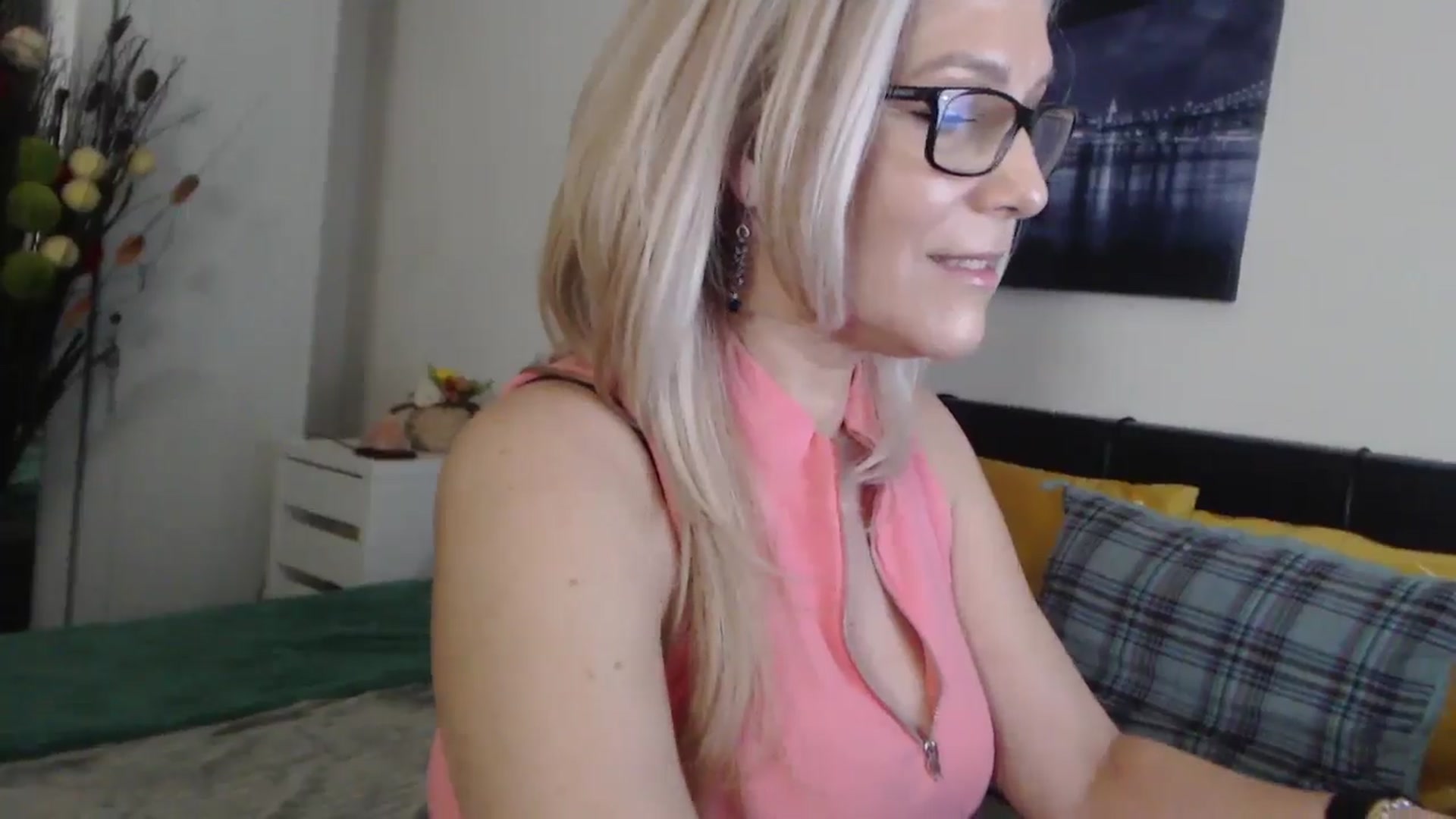 Gallery image thumbnail from Reeya71's myfreecams stream on, 03/29/2025, 11:29 image 14 of 20