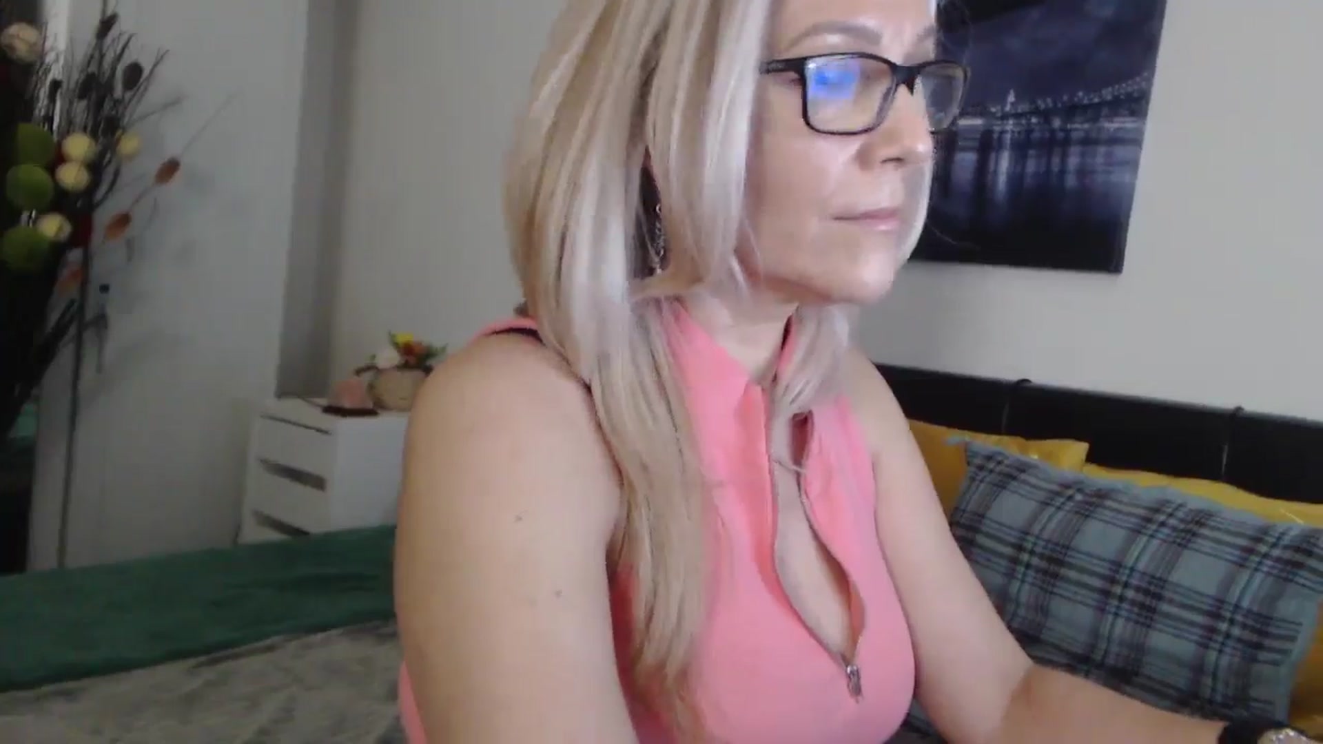 Gallery image thumbnail from Reeya71's myfreecams stream on, 03/29/2025, 11:29 image 9 of 20