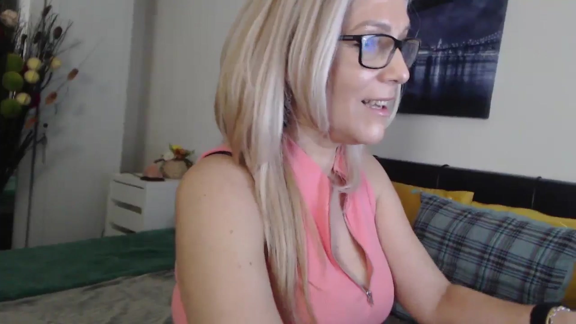Gallery image thumbnail from Reeya71's myfreecams stream on, 03/29/2025, 11:29 image 16 of 20