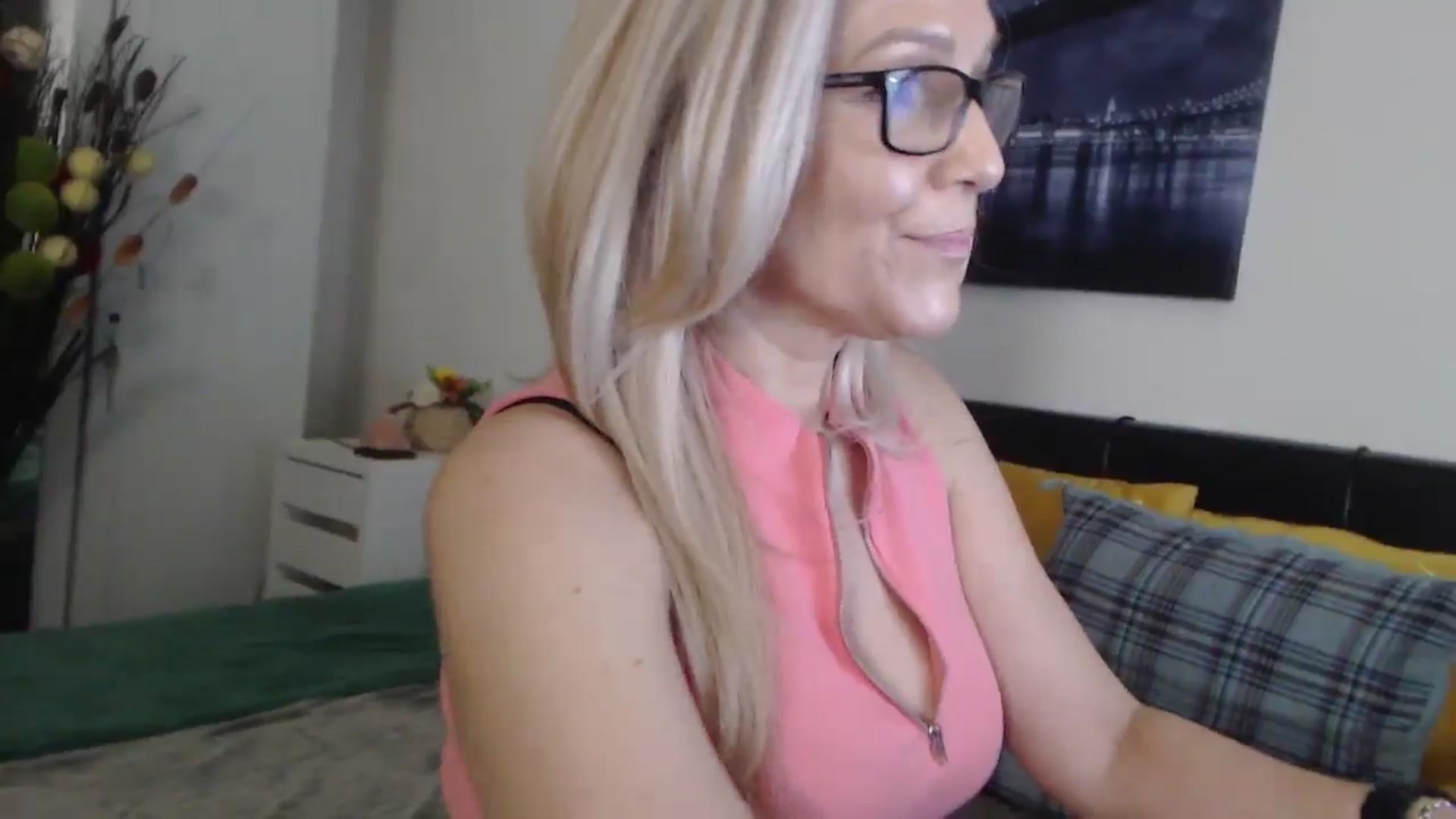 Gallery image thumbnail from Reeya71's myfreecams stream on, 03/29/2025, 11:29 image 6 of 20