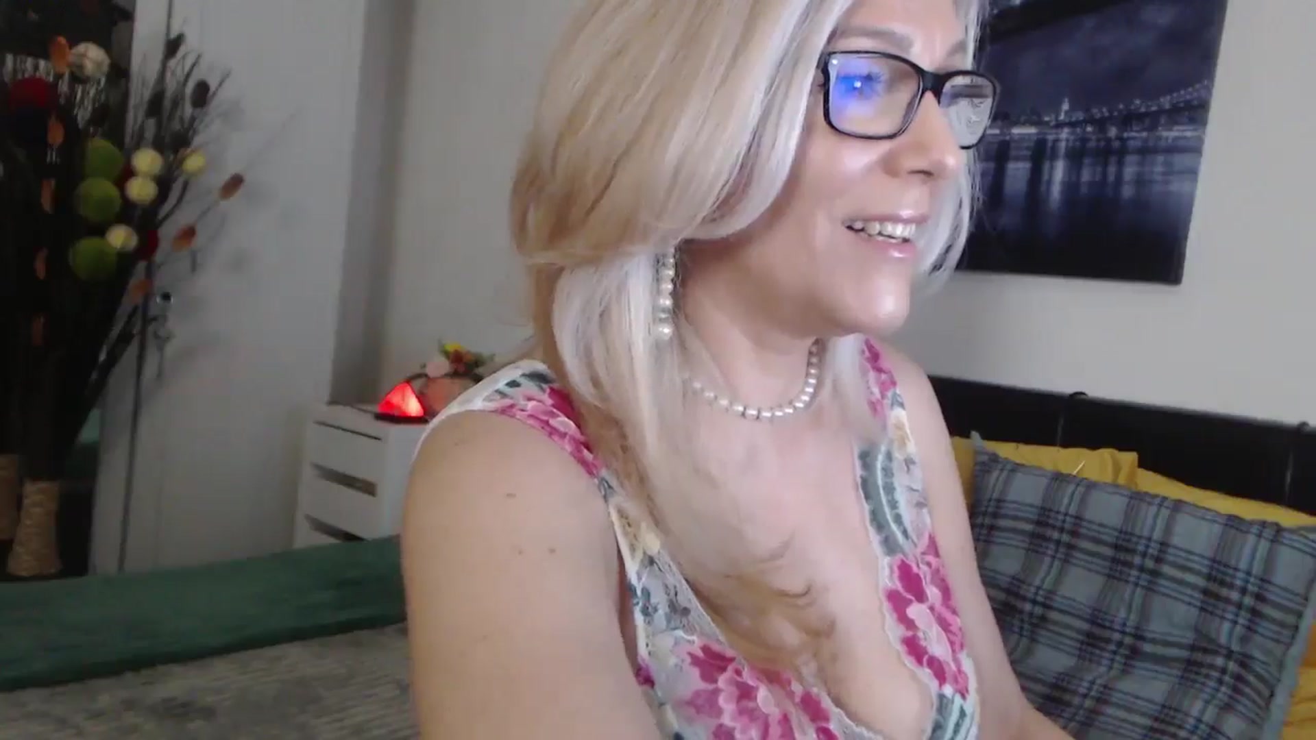 Gallery image thumbnail from Reeya71's myfreecams stream on, 03/31/2025, 21:34 image 2 of 20