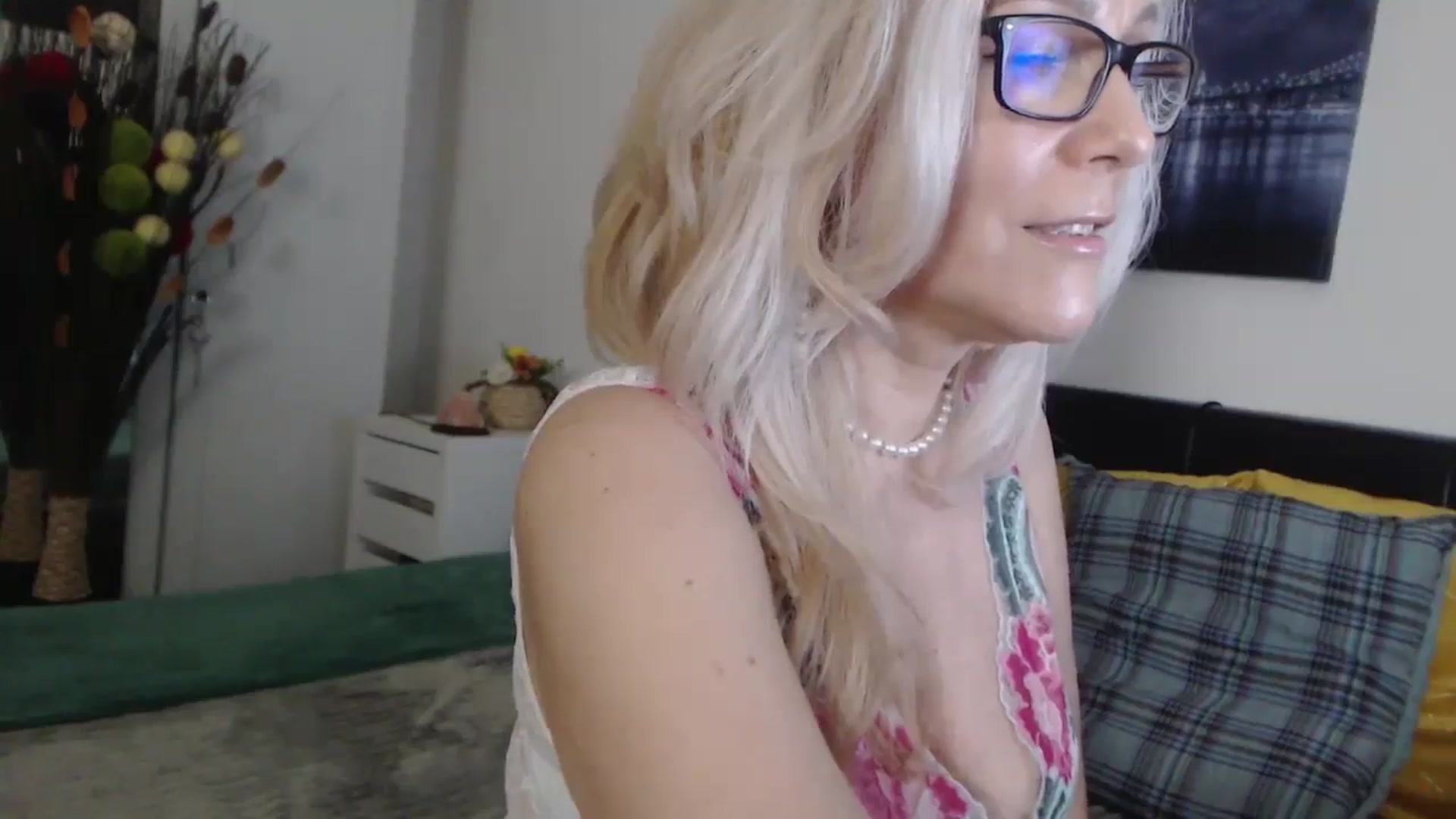 Gallery image thumbnail from Reeya71's myfreecams stream on, 03/31/2025, 23:46 image 14 of 20