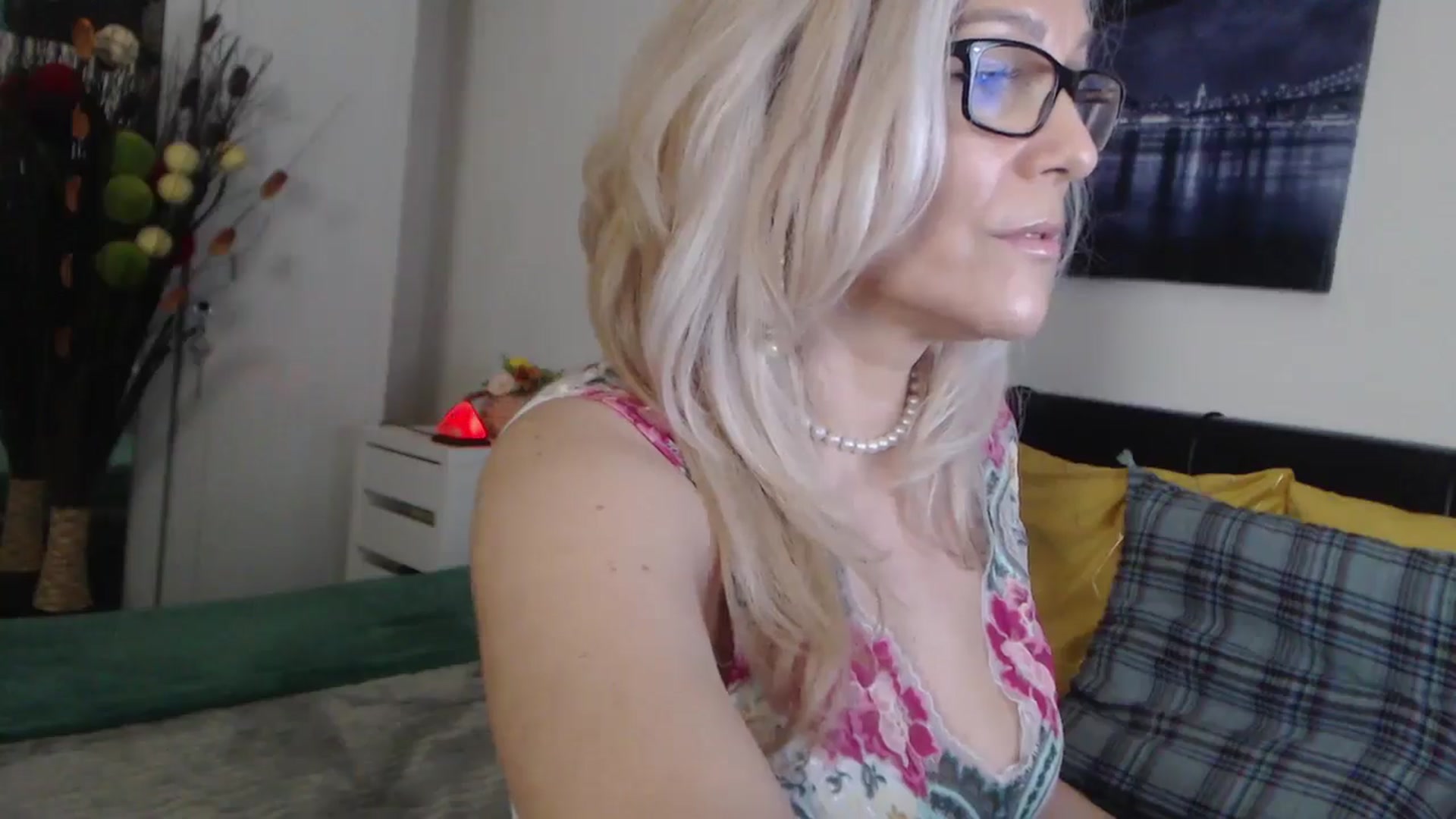 Gallery image thumbnail from Reeya71's myfreecams stream on, 04/01/2025, 24:41 image 3 of 20
