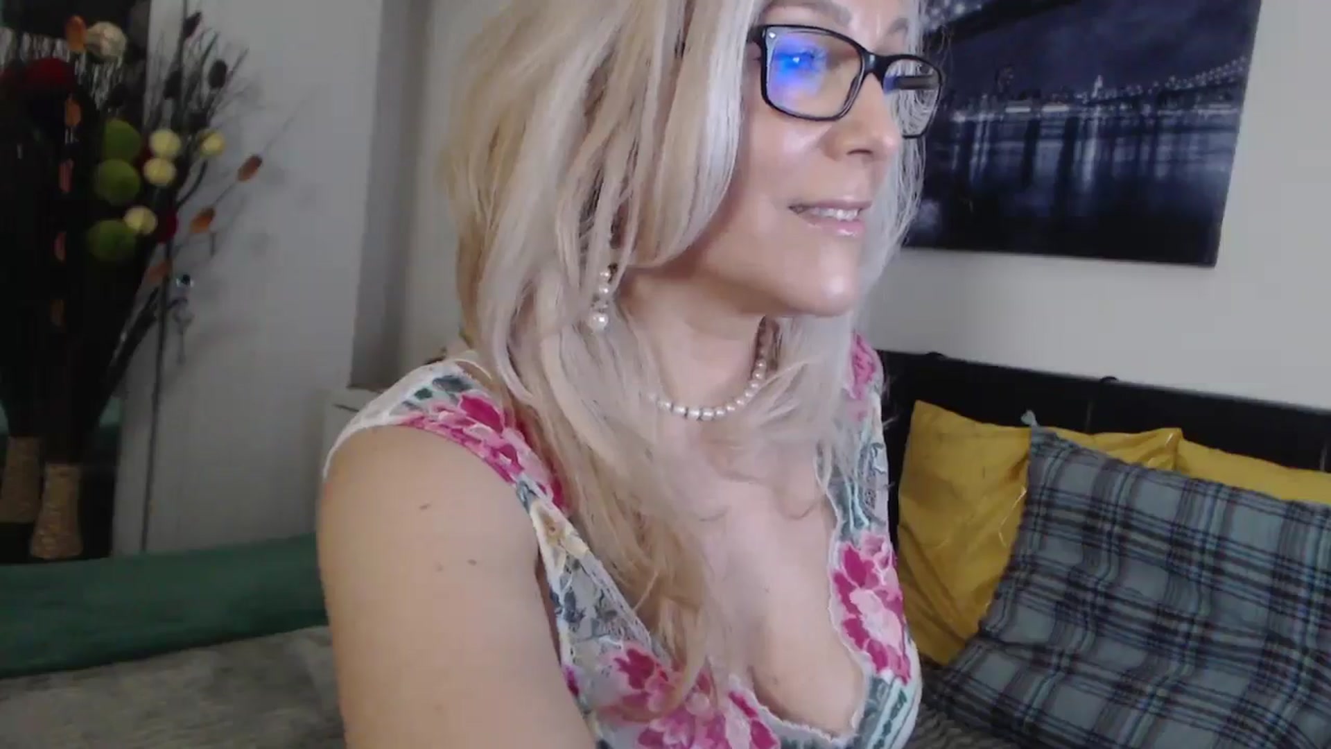 Gallery image thumbnail from Reeya71's myfreecams stream on, 04/01/2025, 24:41 image 20 of 20