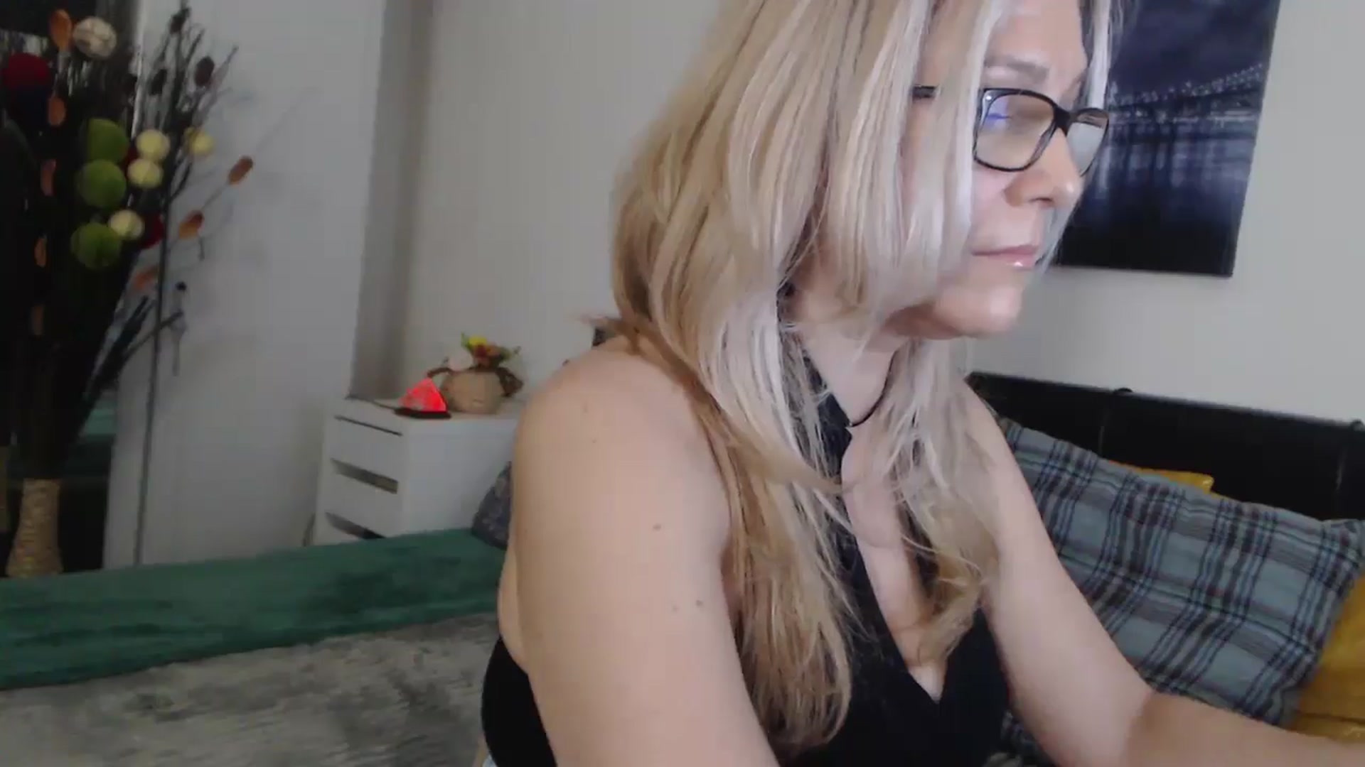 Gallery image thumbnail from Reeya71's myfreecams stream on, 04/04/2025, 06:06 image 16 of 20