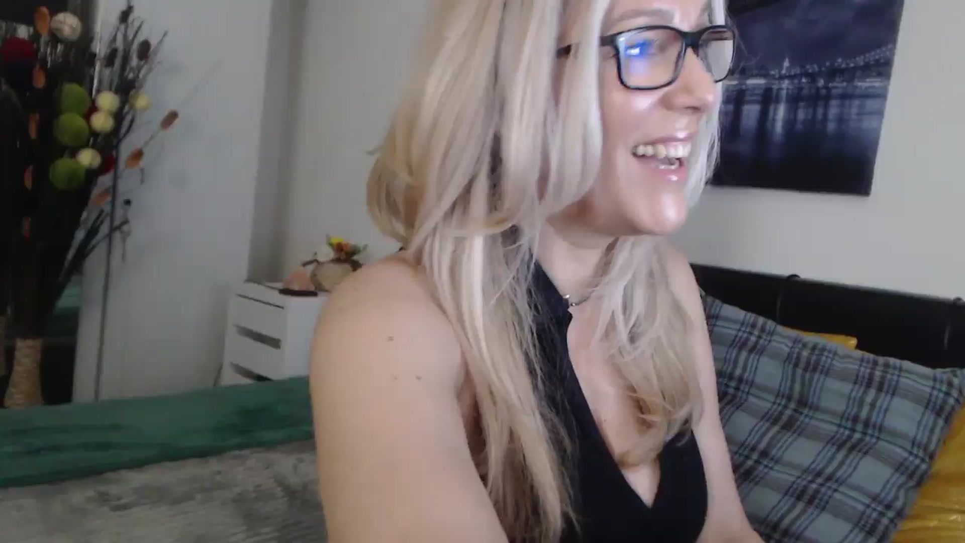 Gallery image thumbnail from Reeya71's myfreecams stream on, 04/04/2025, 06:06 image 19 of 20