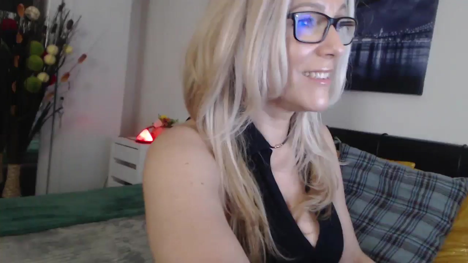 Gallery image thumbnail from Reeya71's myfreecams stream on, 04/04/2025, 06:06 image 1 of 20