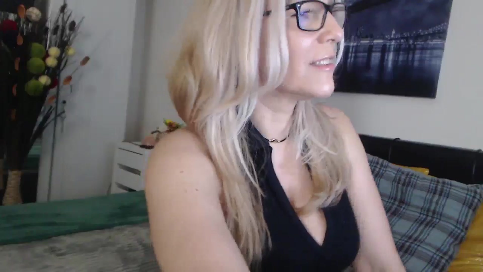 Gallery image thumbnail from Reeya71's myfreecams stream on, 04/04/2025, 06:06 image 11 of 20