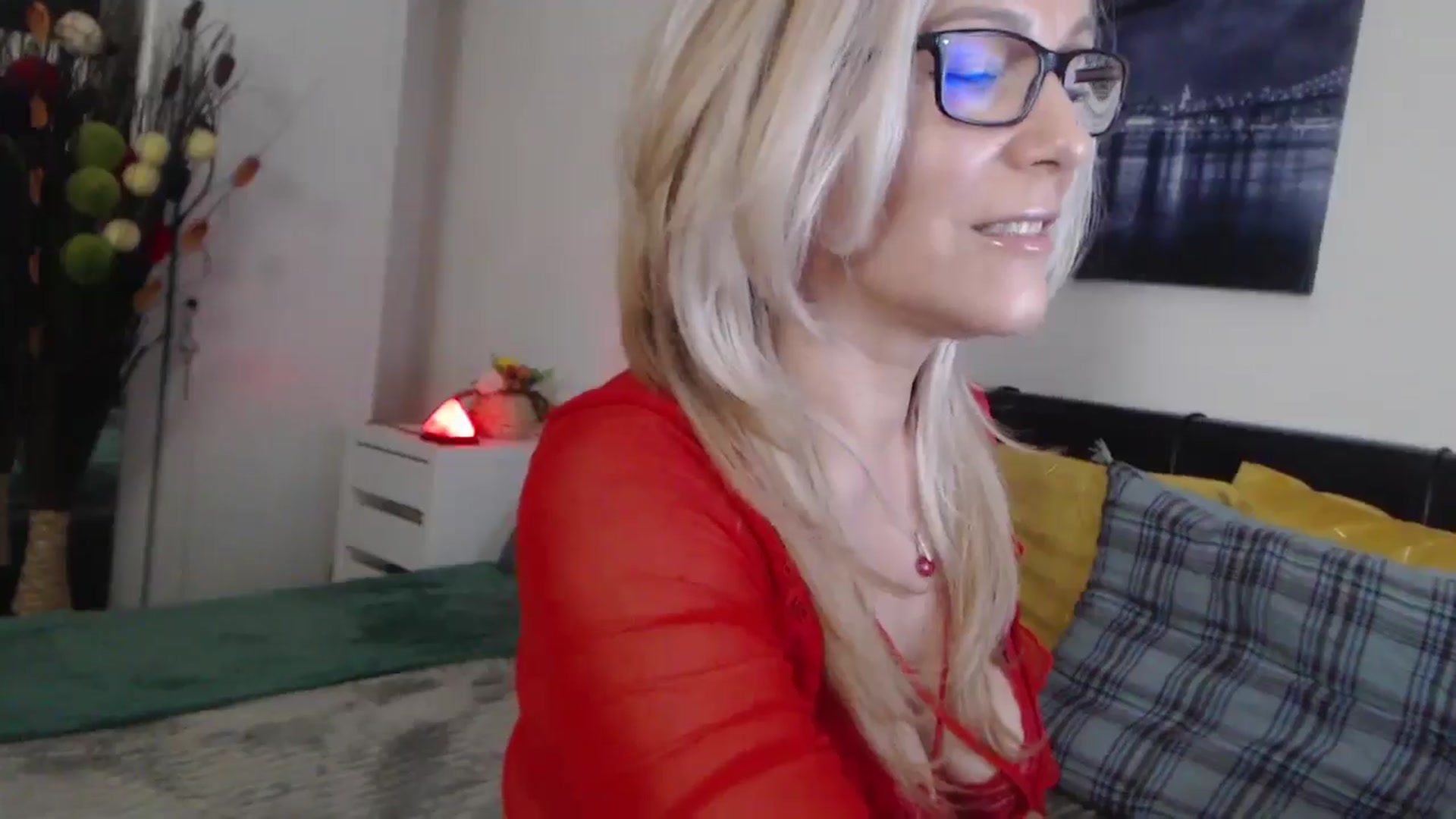 Gallery image thumbnail from Reeya71's myfreecams stream on, 04/05/2025, 01:15 image 10 of 20