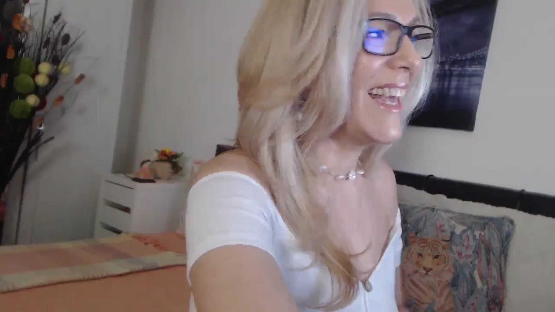 Gallery image thumbnail from Reeya71's myfreecams stream on, 04/09/2025, 03:05 image 3 of 20