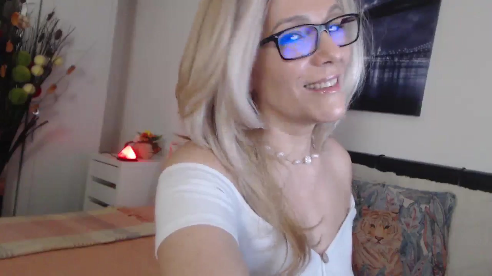 Gallery image thumbnail from Reeya71's myfreecams stream on, 04/09/2025, 03:05 image 10 of 20