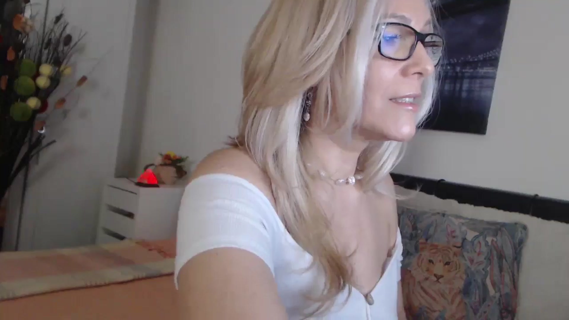 Gallery image thumbnail from Reeya71's myfreecams stream on, 04/09/2025, 03:05 image 16 of 20