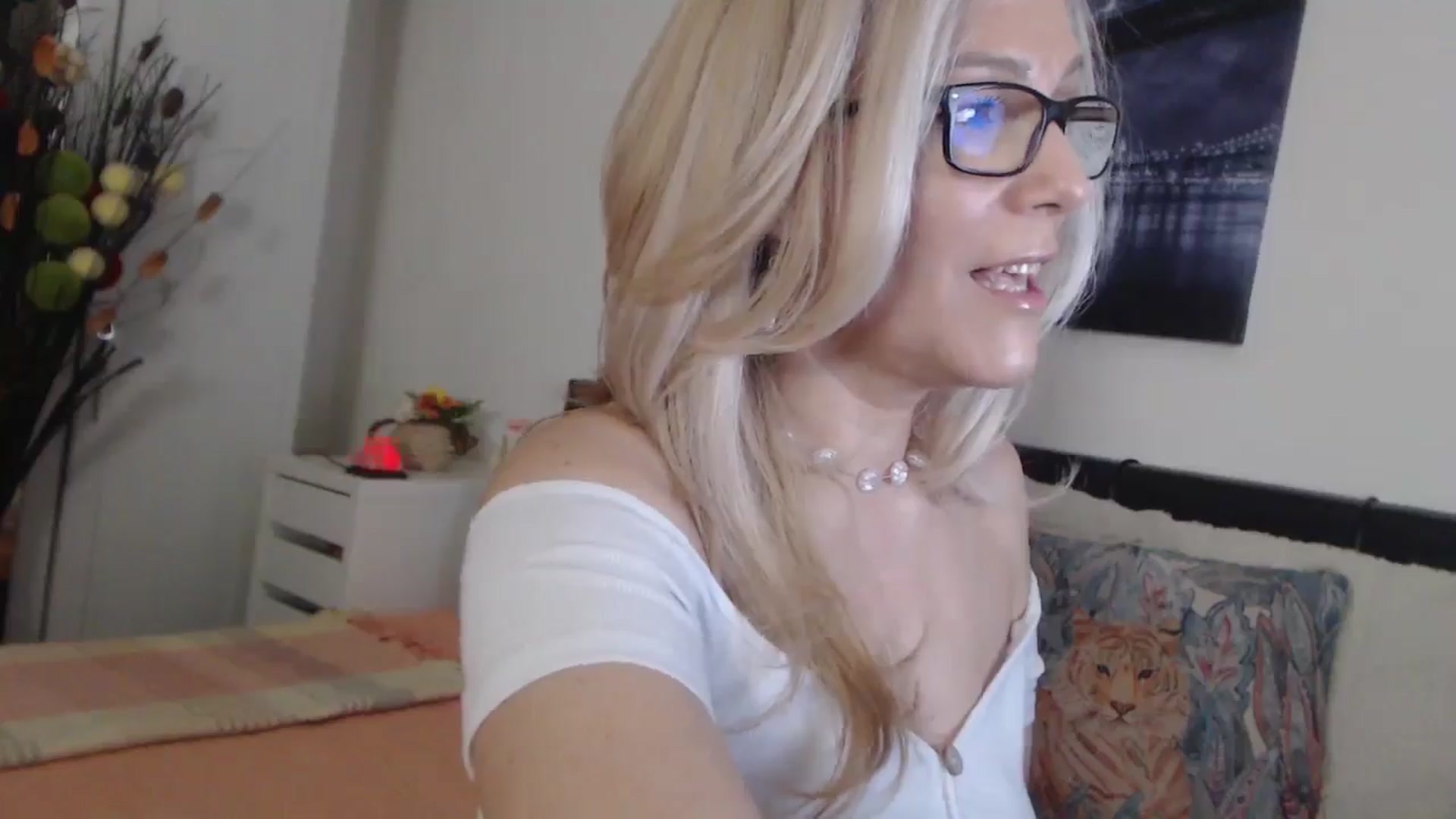 Gallery image thumbnail from Reeya71's myfreecams stream on, 04/09/2025, 03:05 image 19 of 20
