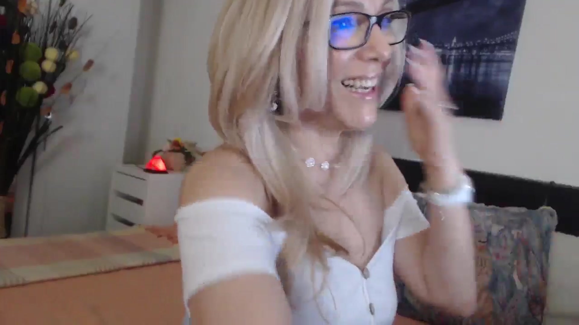 Gallery image thumbnail from Reeya71's myfreecams stream on, 04/09/2025, 04:45 image 19 of 20