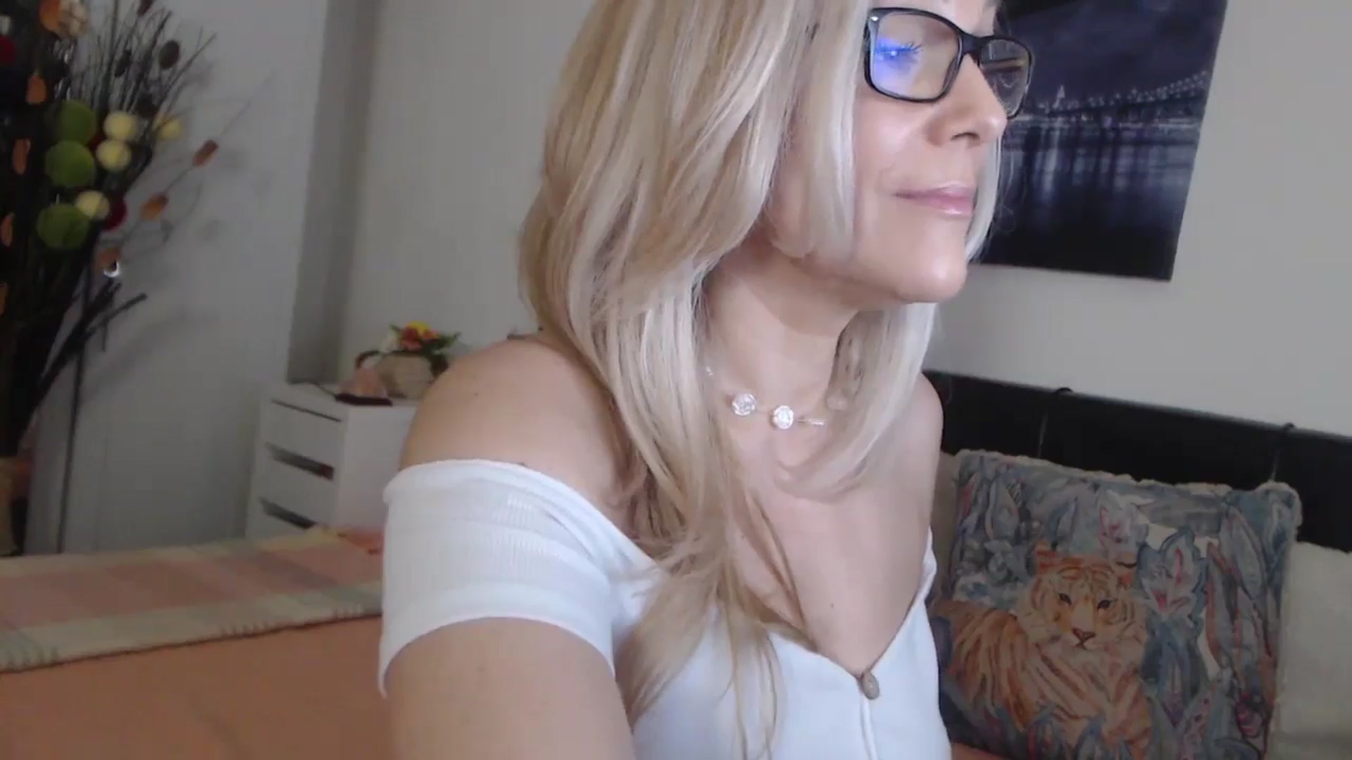 Gallery image thumbnail from Reeya71's myfreecams stream on, 04/09/2025, 04:45 image 17 of 20