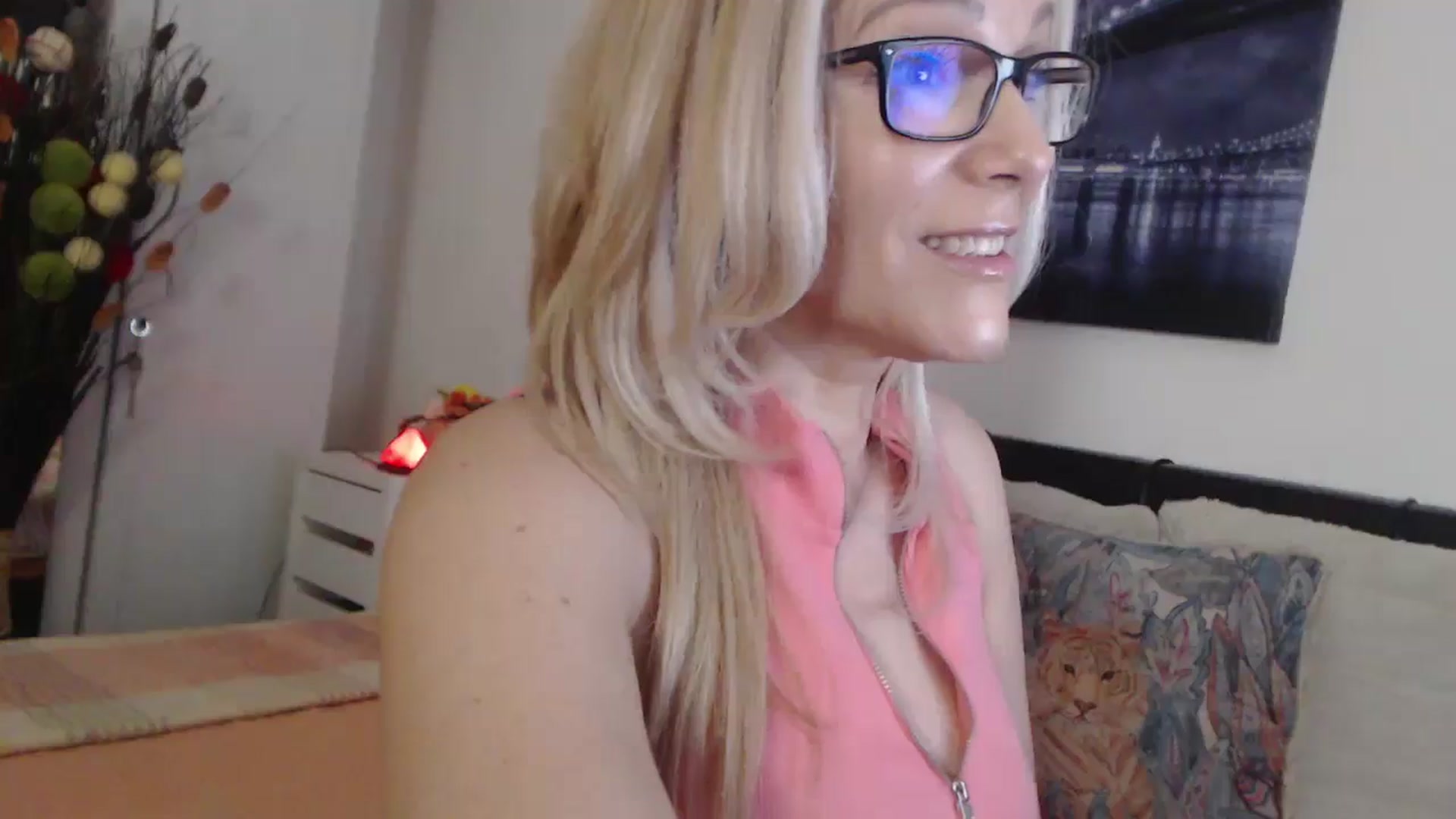 Gallery image thumbnail from Reeya71's myfreecams stream on, 04/11/2025, 04:11 image 18 of 20