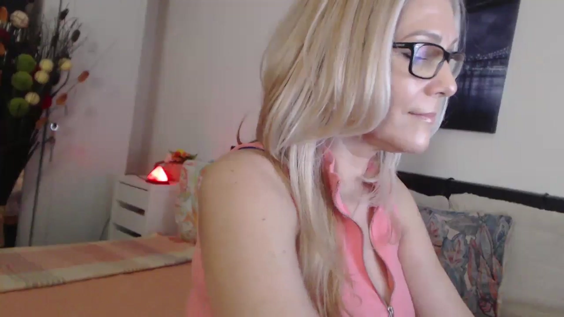 Gallery image thumbnail from Reeya71's myfreecams stream on, 04/11/2025, 04:11 image 3 of 20