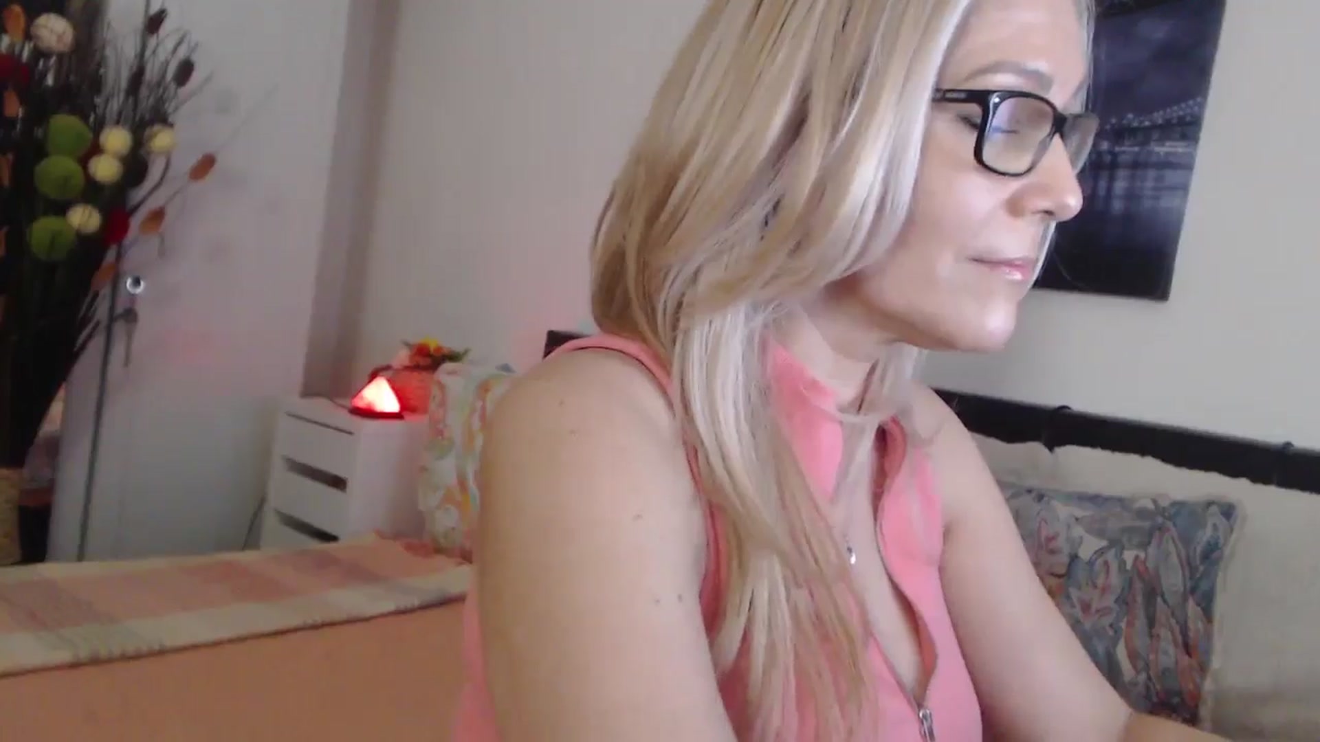 Gallery image thumbnail from Reeya71's myfreecams stream on, 04/11/2025, 06:12 image 3 of 20