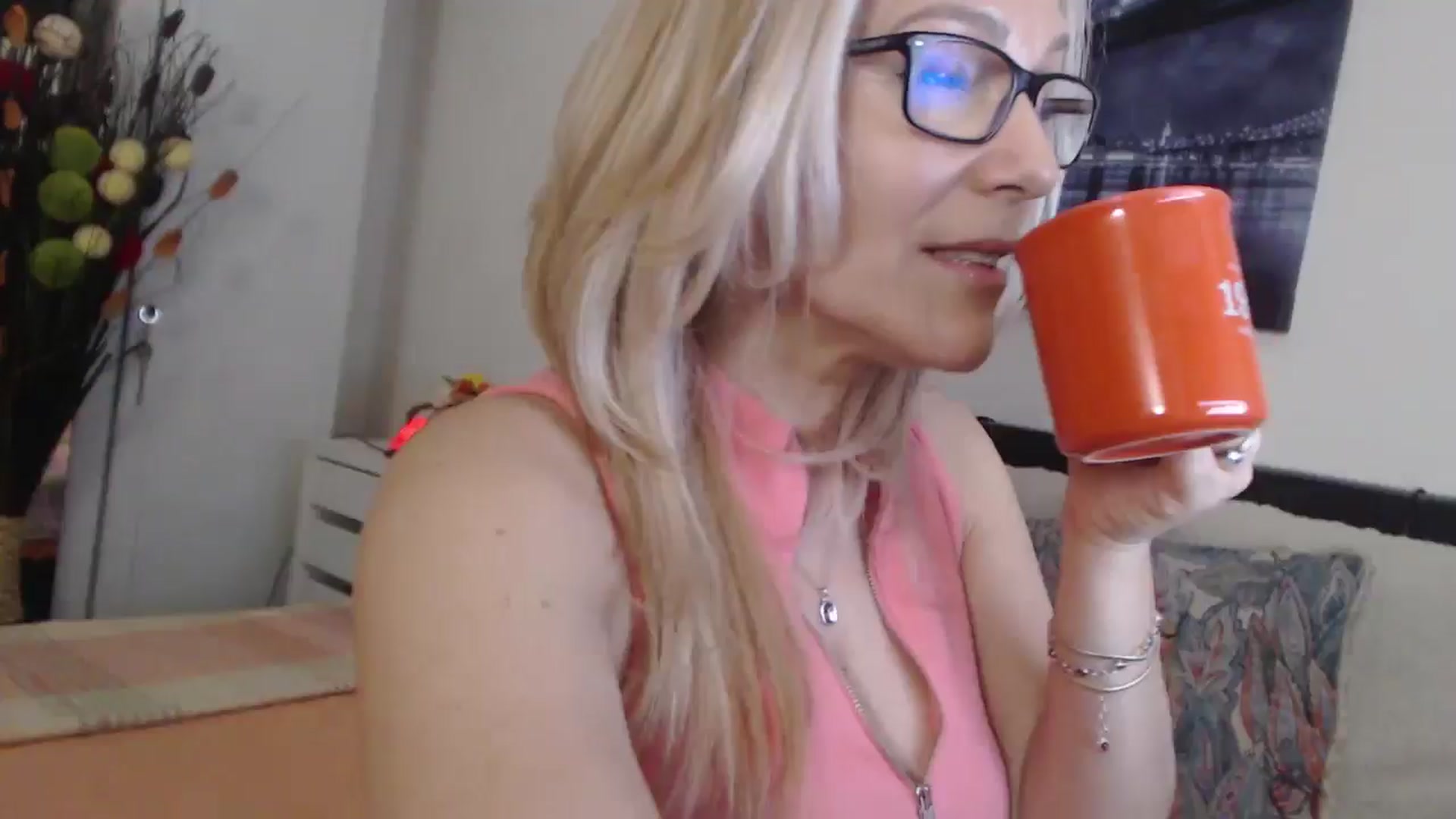 Gallery image thumbnail from Reeya71's myfreecams stream on, 04/11/2025, 06:12 image 1 of 20