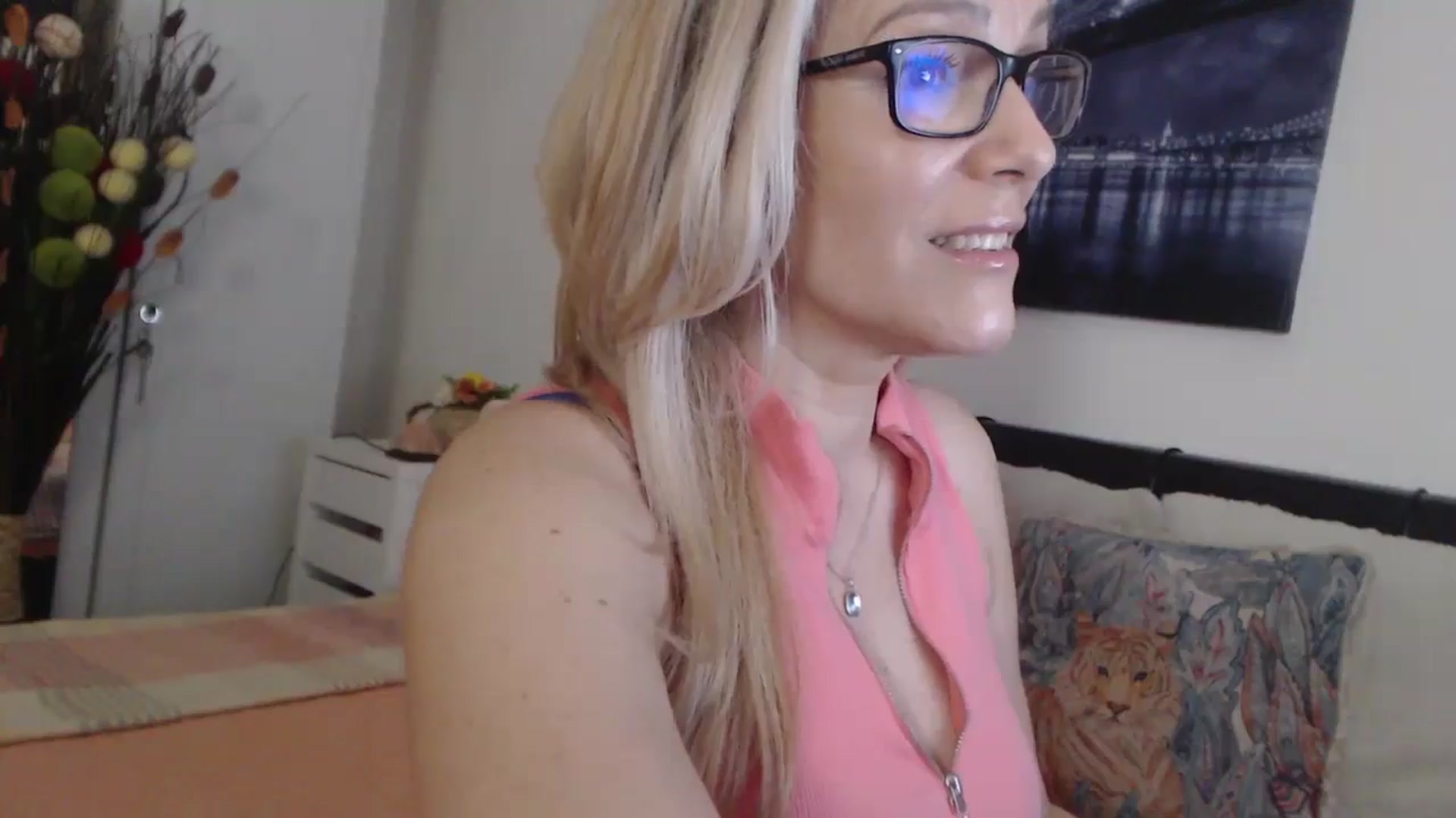 Gallery image thumbnail from Reeya71's myfreecams stream on, 04/11/2025, 06:12 image 12 of 20