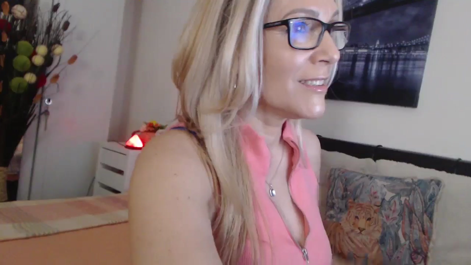 Gallery image thumbnail from Reeya71's myfreecams stream on, 04/11/2025, 06:12 image 19 of 20