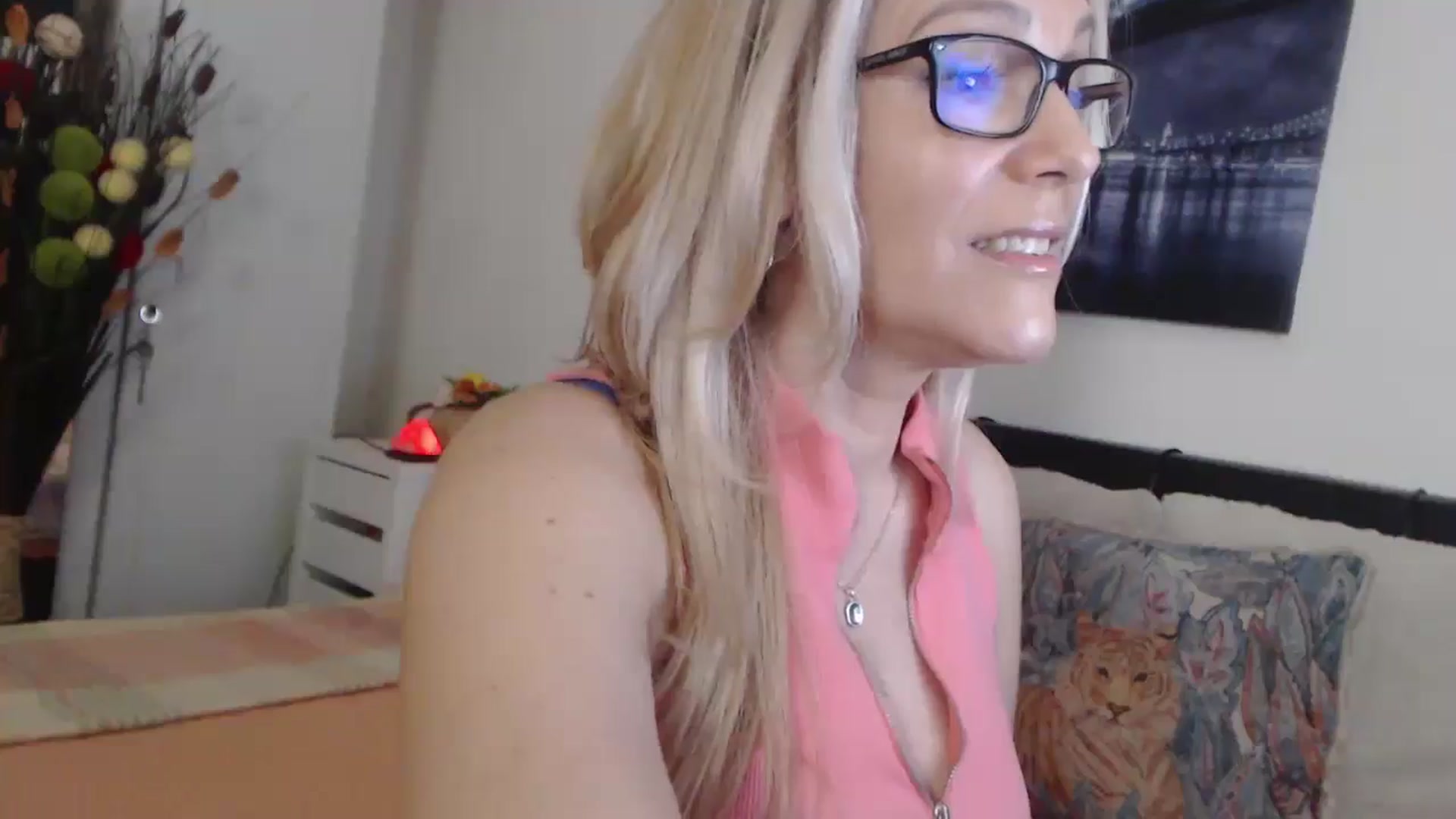 Gallery image thumbnail from Reeya71's myfreecams stream on, 04/11/2025, 06:12 image 18 of 20