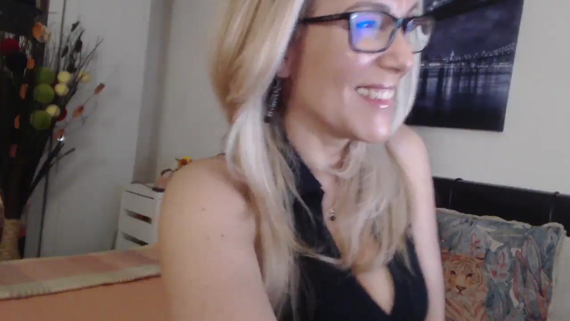 Gallery image thumbnail from Reeya71's myfreecams stream on, 04/14/2025, 01:26 image 7 of 20