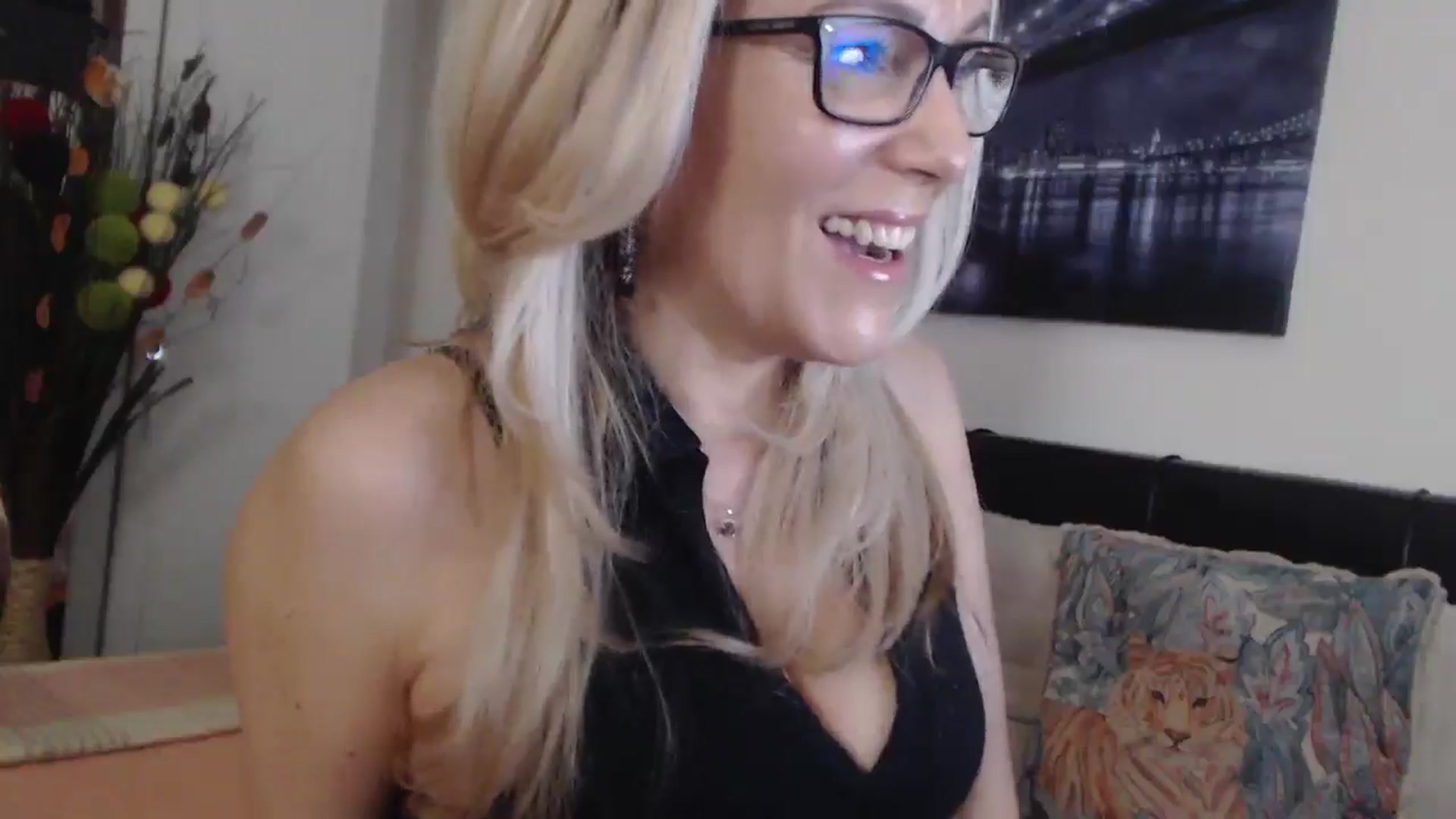 Gallery image thumbnail from Reeya71's myfreecams stream on, 04/14/2025, 01:26 image 8 of 20