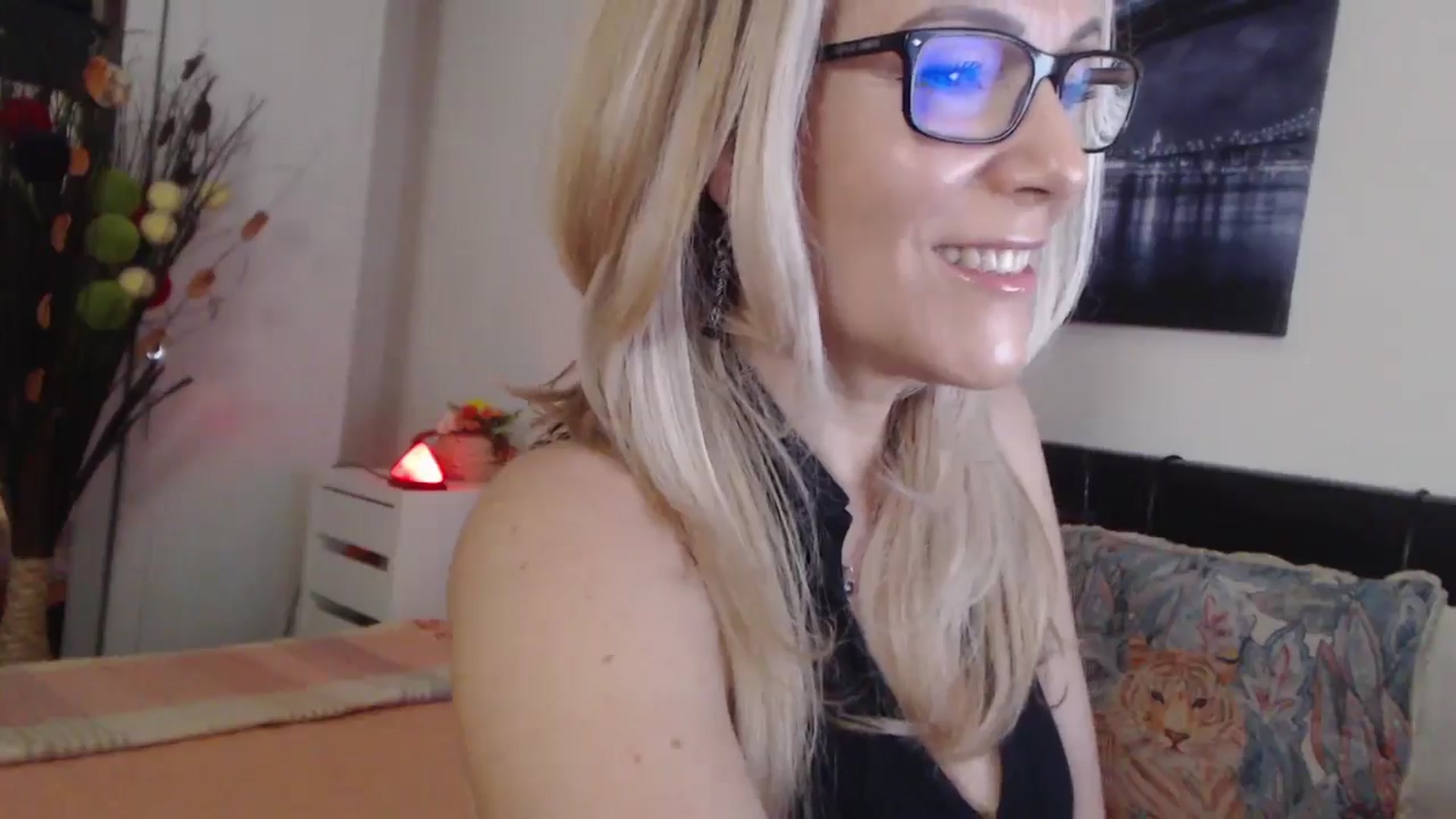 Gallery image thumbnail from Reeya71's myfreecams stream on, 04/14/2025, 01:26 image 18 of 20