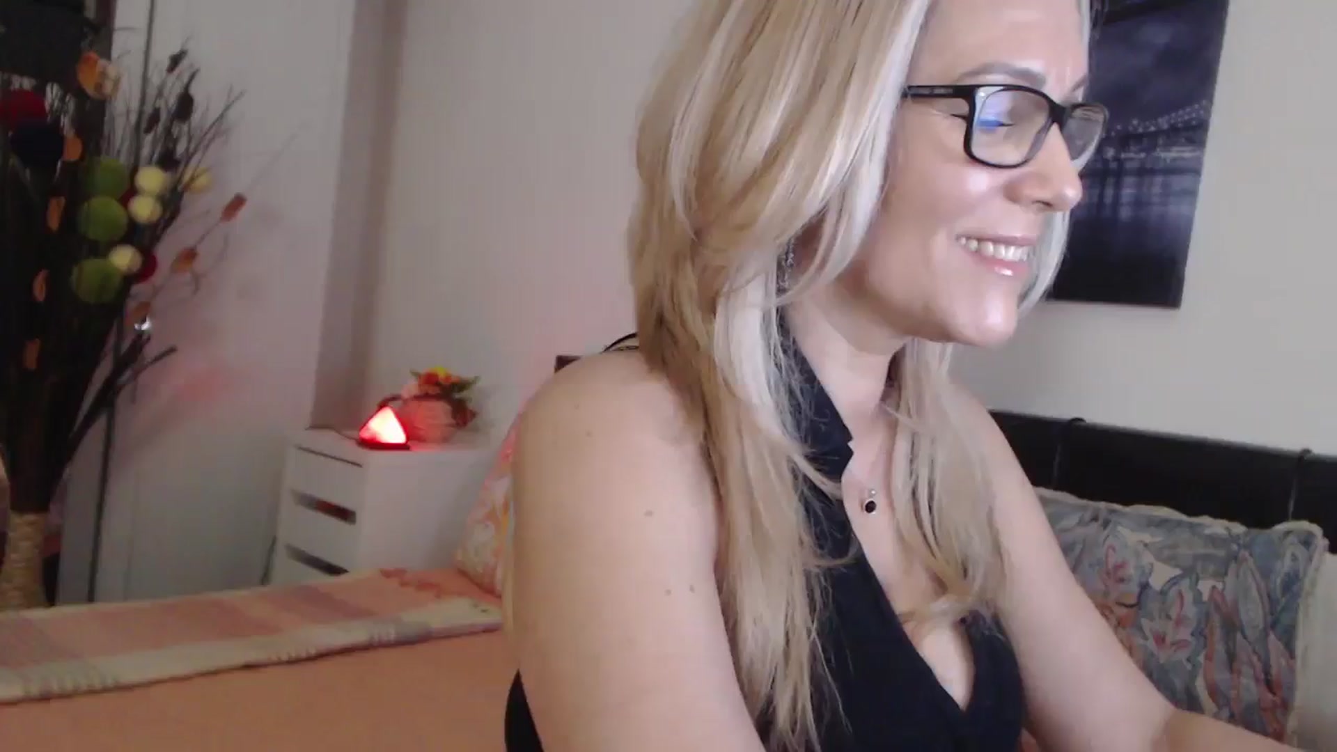Gallery image thumbnail from Reeya71's myfreecams stream on, 04/14/2025, 01:26 image 1 of 20