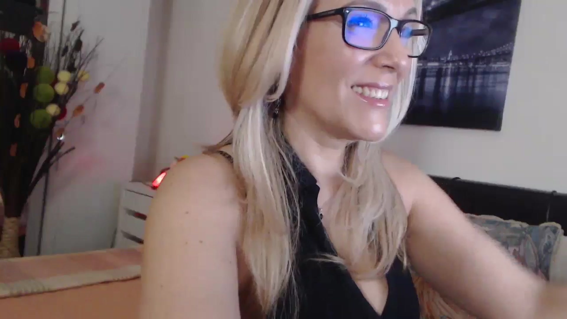 Gallery image thumbnail from Reeya71's myfreecams stream on, 04/14/2025, 01:26 image 20 of 20