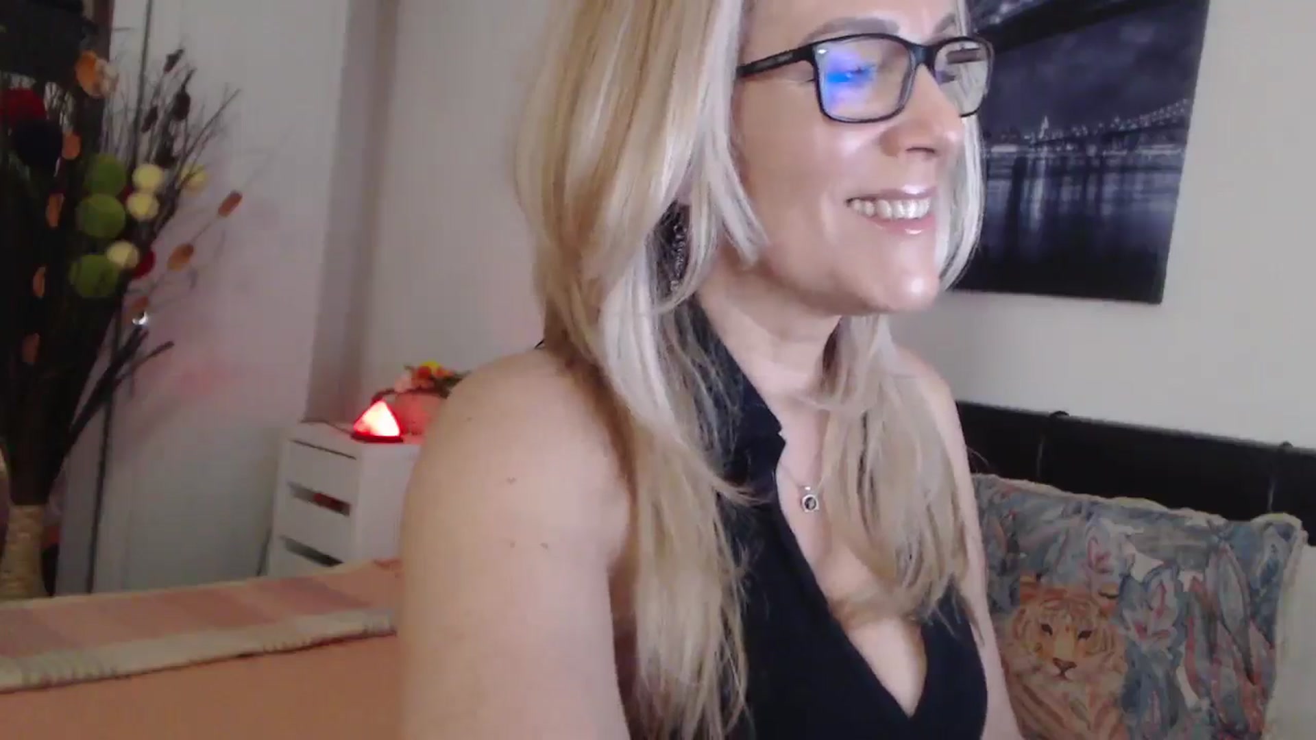 Gallery image thumbnail from Reeya71's myfreecams stream on, 04/14/2025, 01:26 image 2 of 20