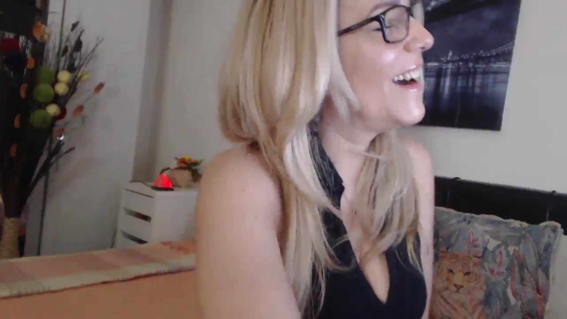 Gallery image thumbnail from Reeya71's myfreecams stream on, 04/14/2025, 01:26 image 6 of 20