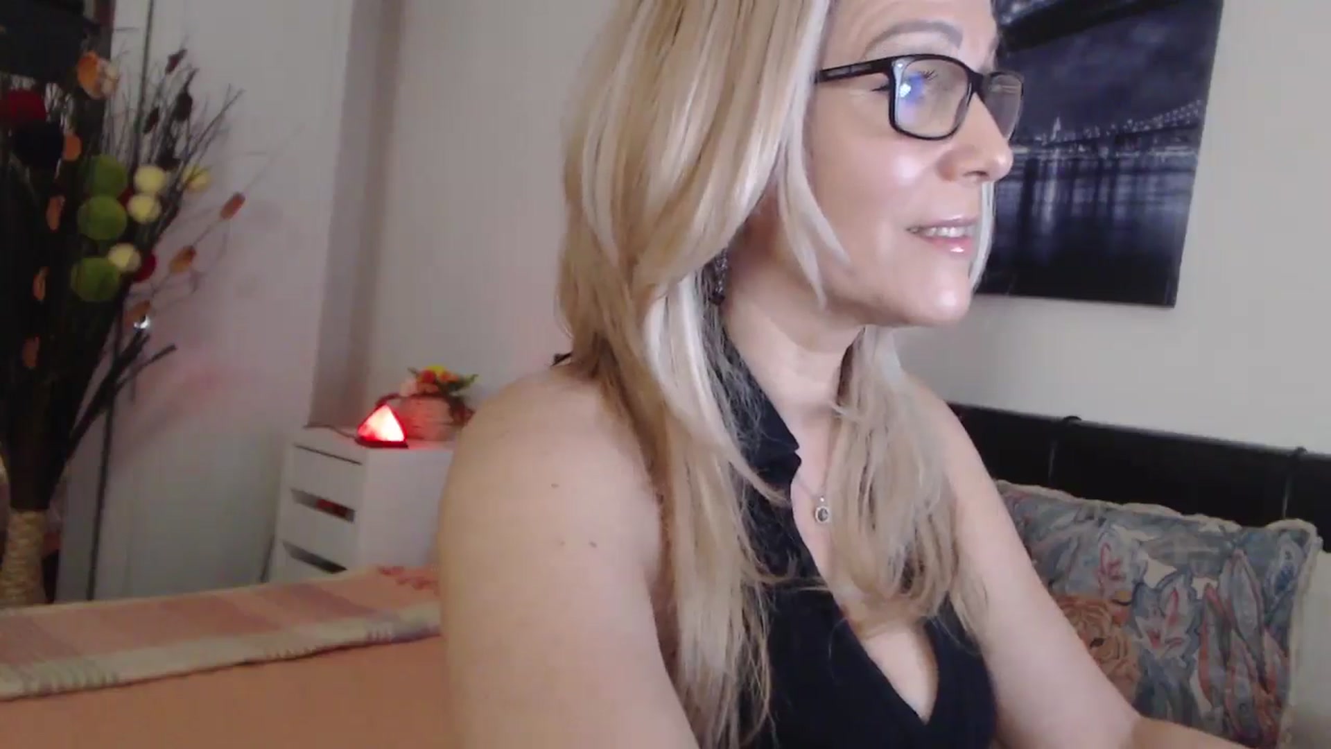 Gallery image thumbnail from Reeya71's myfreecams stream on, 04/14/2025, 01:26 image 5 of 20