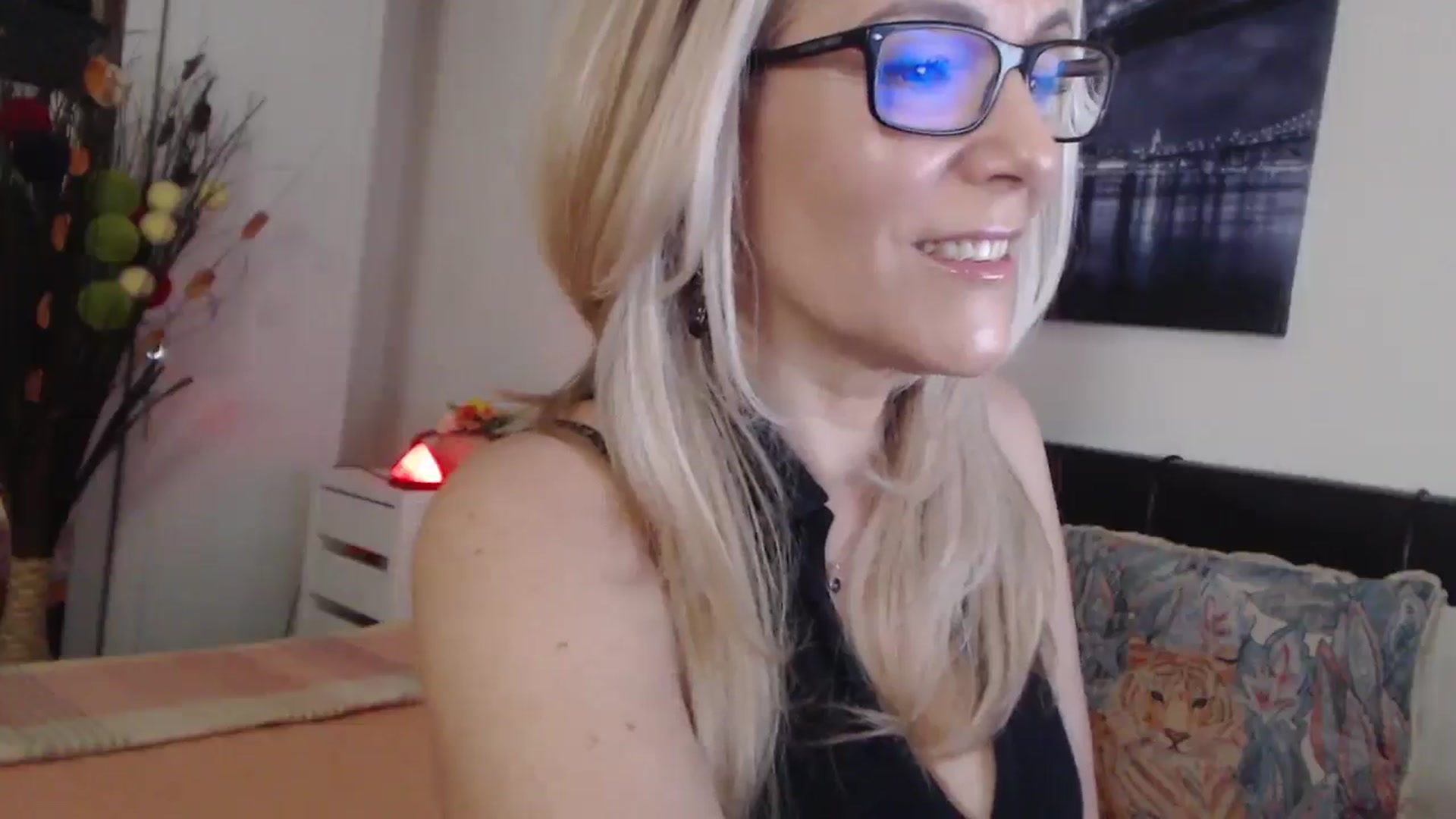 Gallery image thumbnail from Reeya71's myfreecams stream on, 04/14/2025, 01:26 image 19 of 20