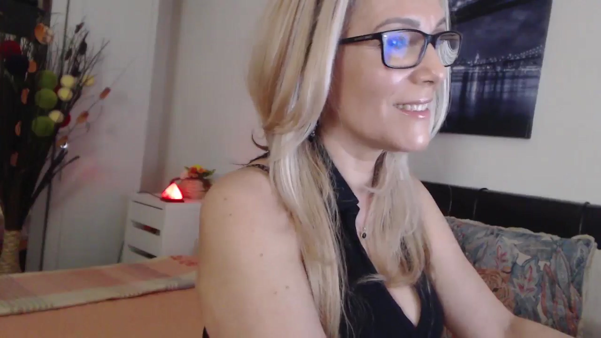 Gallery image thumbnail from Reeya71's myfreecams stream on, 04/14/2025, 01:26 image 11 of 20