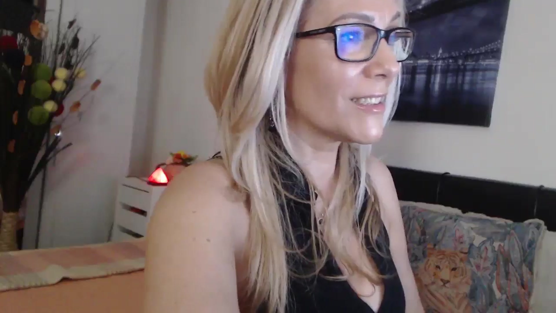 Gallery image thumbnail from Reeya71's myfreecams stream on, 04/14/2025, 03:48 image 14 of 20