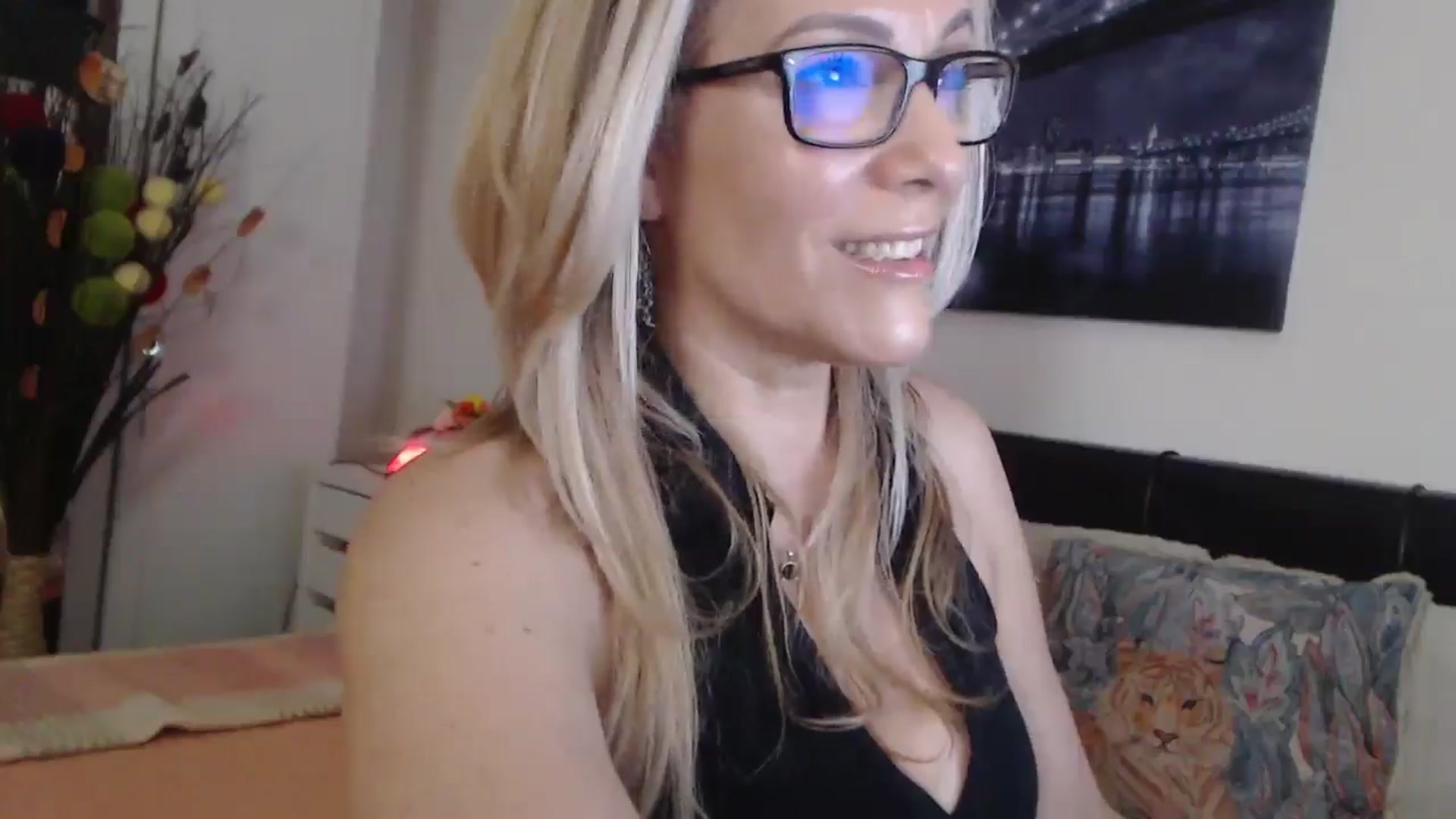 Gallery image thumbnail from Reeya71's myfreecams stream on, 04/14/2025, 03:48 image 12 of 20