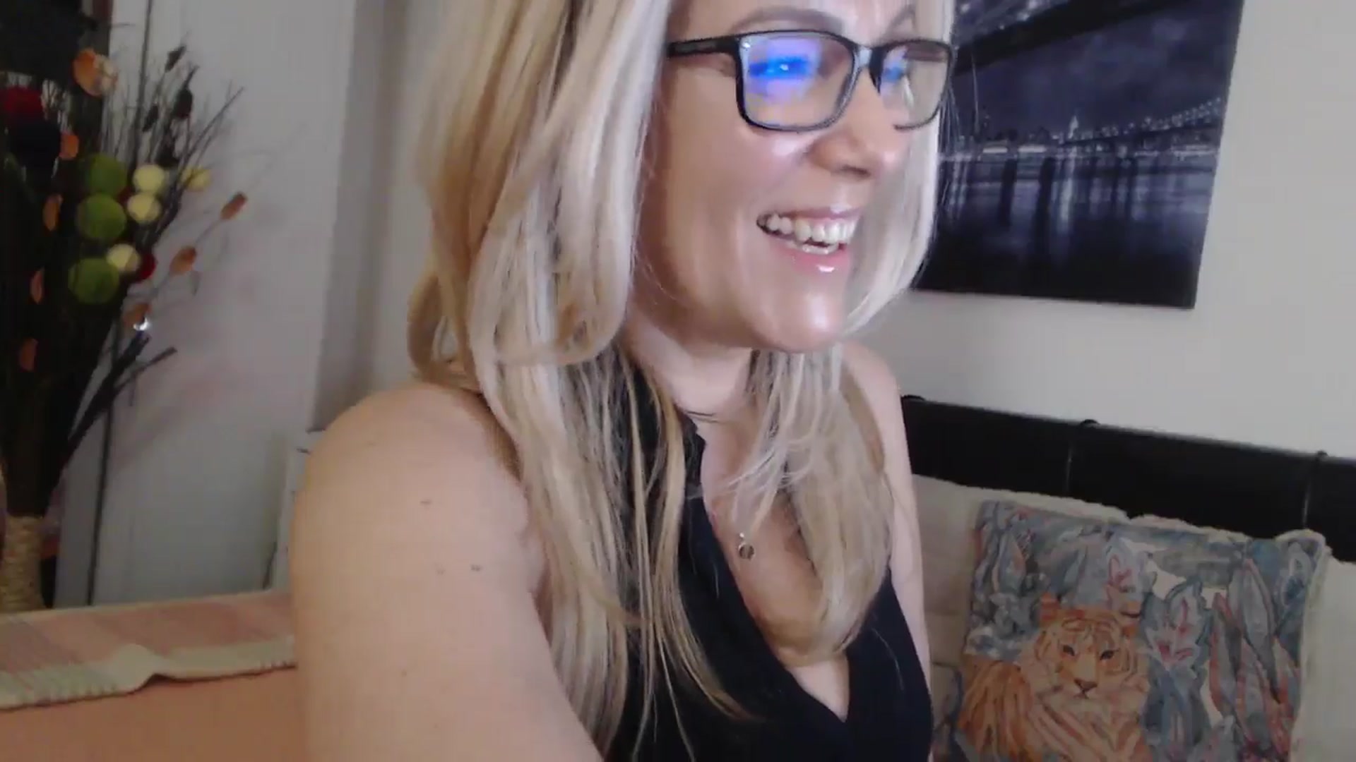 Gallery image thumbnail from Reeya71's myfreecams stream on, 04/14/2025, 03:48 image 2 of 20
